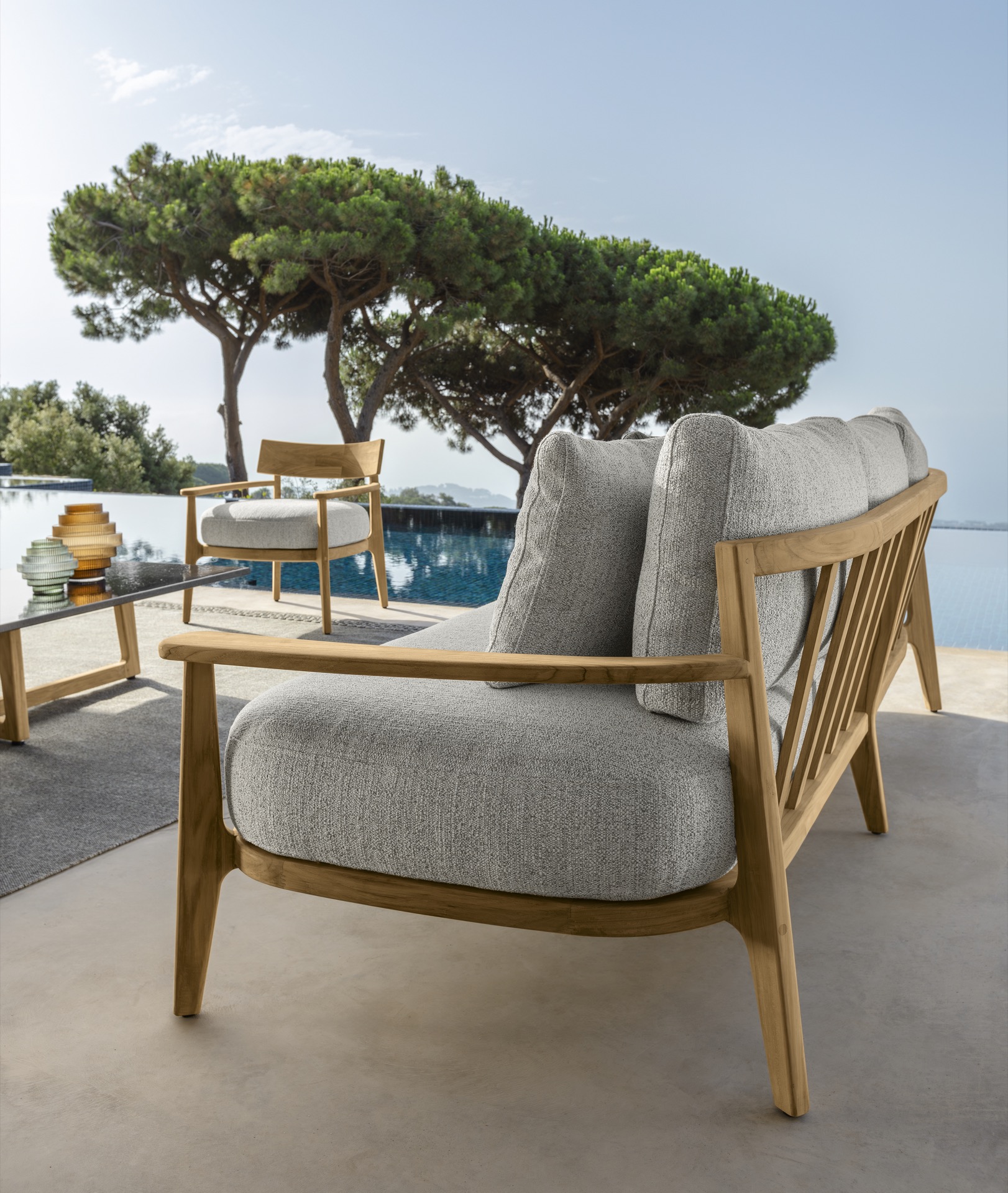 arredi giardino naturali: grande divano e sedia di legno sulla terrazza con vista mare e foresta, Luxury, Design, Exclusive, Modern, Custom Made, Special, Beautiful
