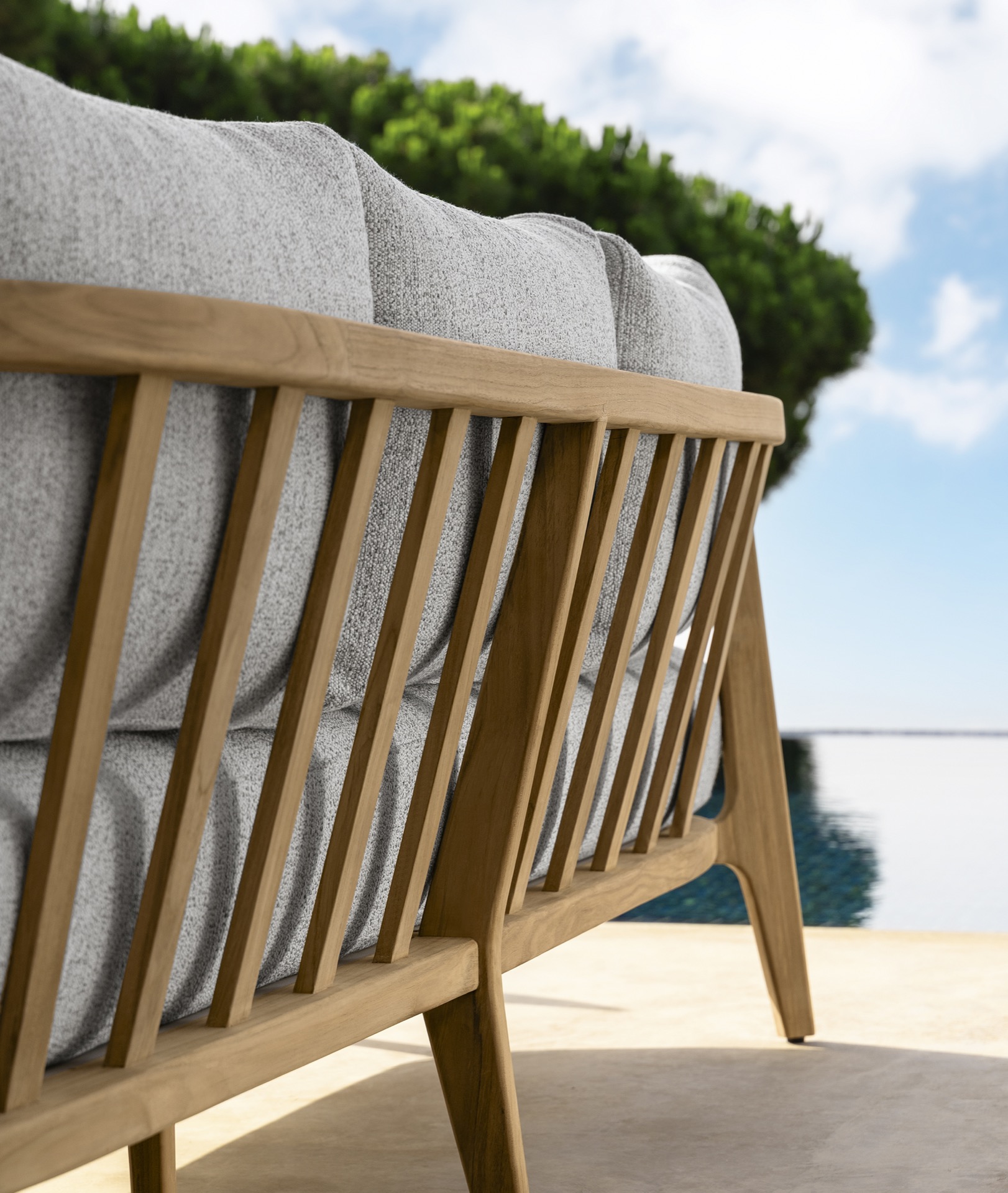 arredi giardino naturali: dettaglio di cornice in legno e cuscini su panchina esterna, Luxury, Design, Exclusive, Modern, Custom Made, Special, Beautiful