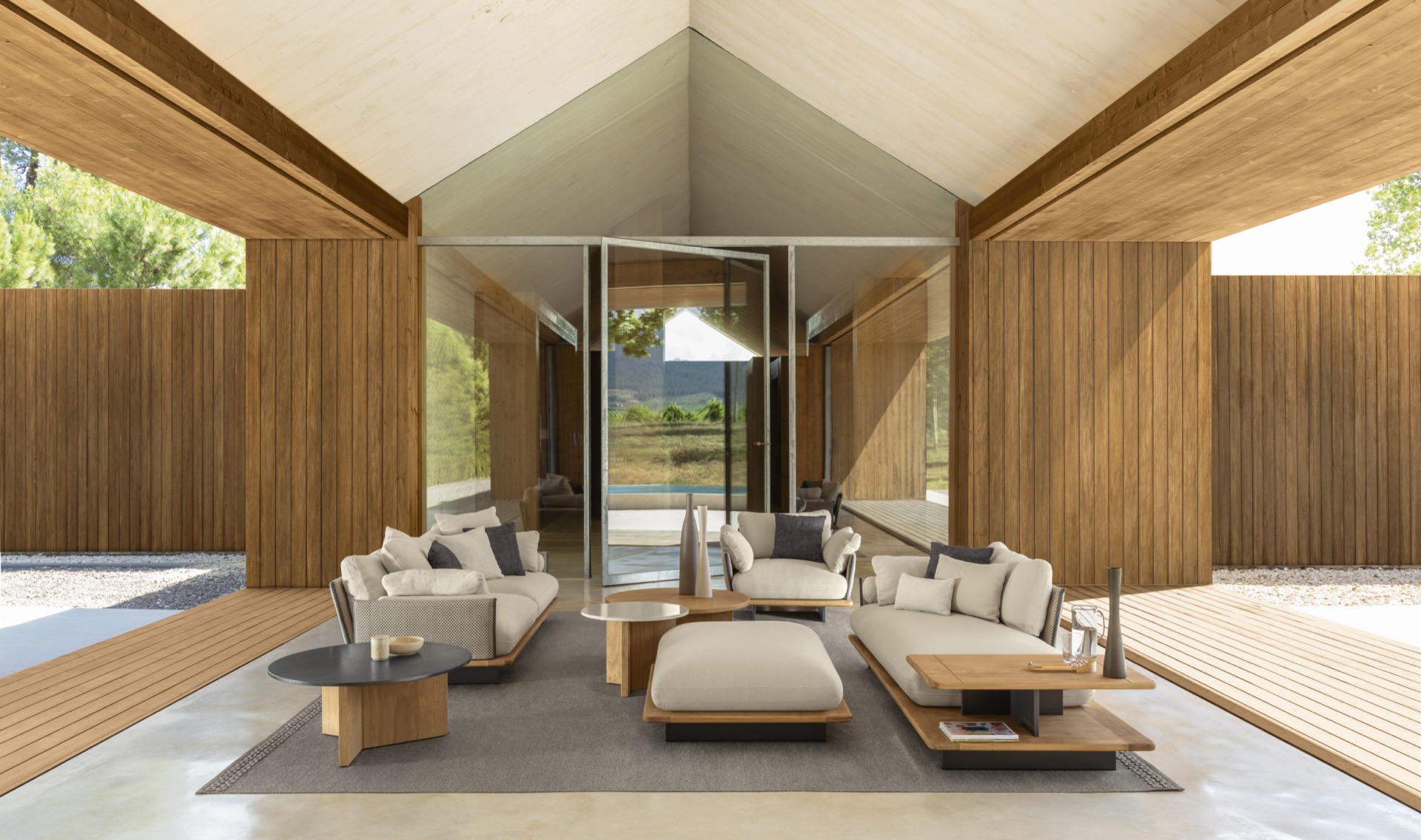 casa in legno moderna: soggiorno con grande finestra e vista su giardino e piscina, Luxe, Design, Exclusief, Modern, Maatwerk, Bijzondere, Mooie