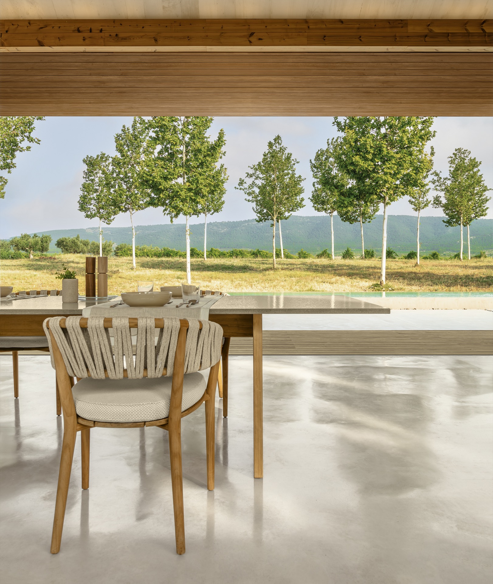 casa in legno moderna: sala da pranzo con soffitto in legno e vista su giardino e paesaggio, Luxe, Design, Exclusief, Modern, Maatwerk, Bijzondere, Mooie