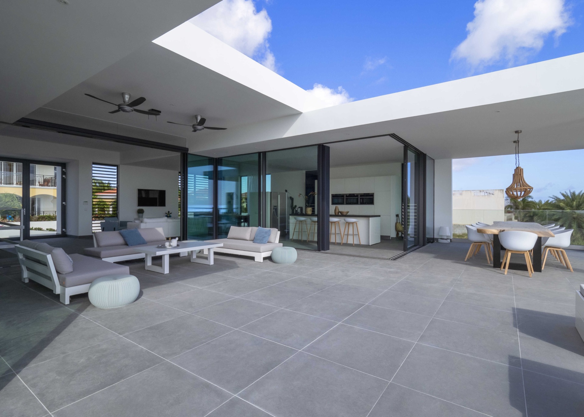 architettura moderna: camera da letto di lusso in interni con vista mare e grandi finestre, Luxury, Design, Exclusive, Modern, Custom Made, Special, Beautiful