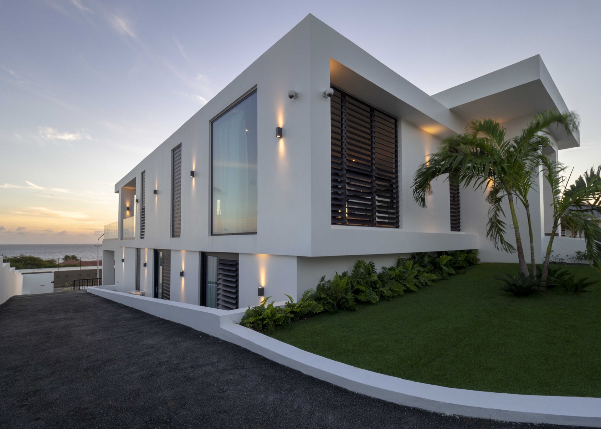 architettura moderna: villa moderna con facciate in vetro e vista sul mare, Luxury, Design, Exclusive, Modern, Custom Made, Special, Beautiful