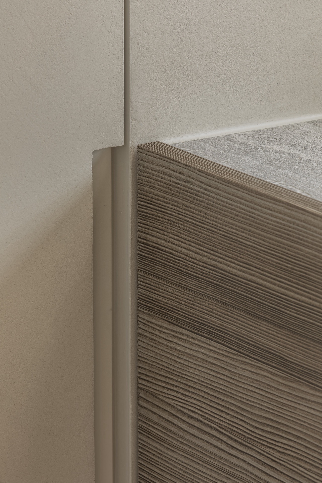 design bagno minimalista: dettaglio di parete e pavimento in pietra naturale in bagno minimalista, Luxury, Design, Exclusive, Modern, Custom Made, Special, Beautiful