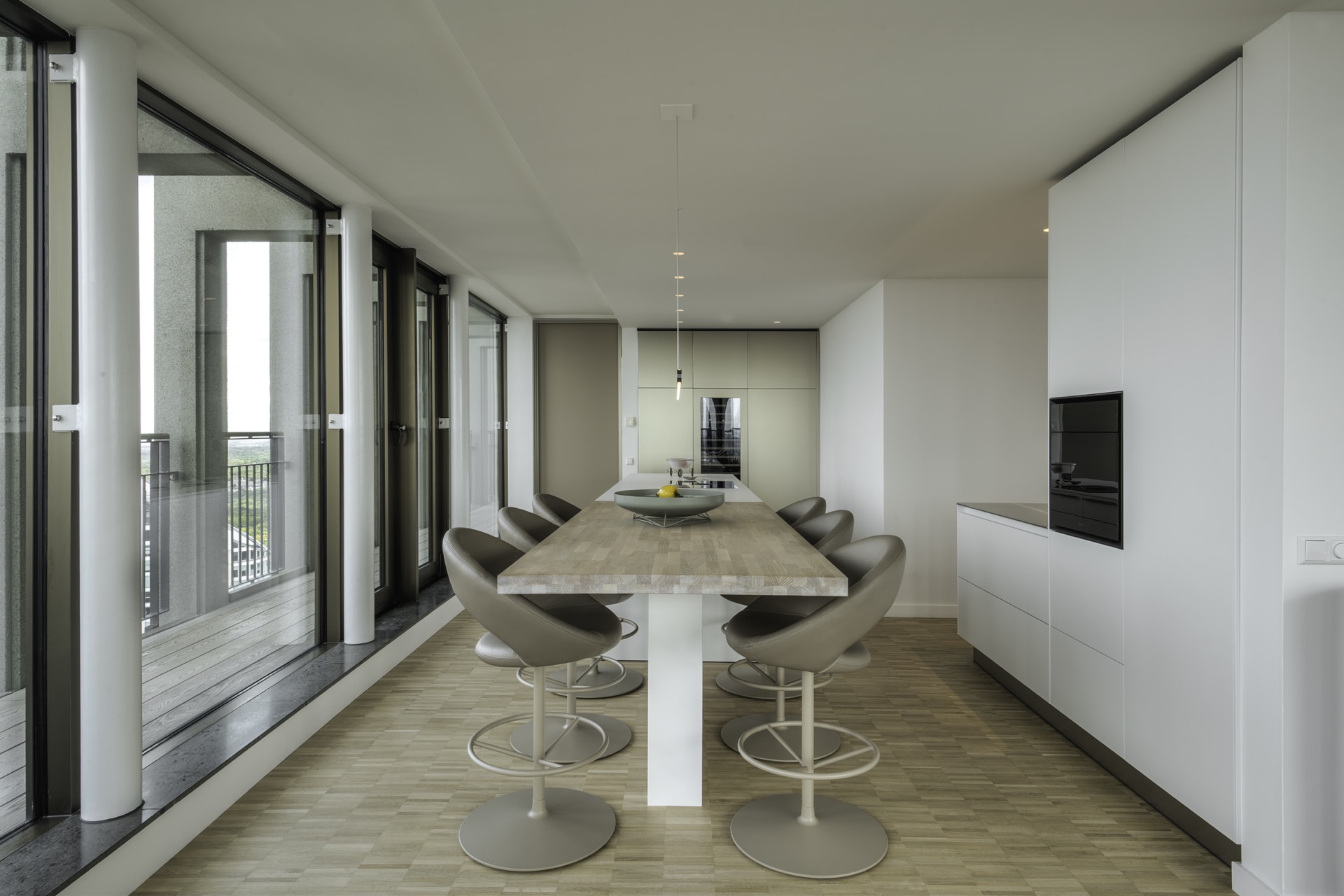 design cucina moderna: cucina con isola centrale, vista e grandi finestre., Luxury, Design, Exclusive, Modern, Custom Made, Special, Beautiful
