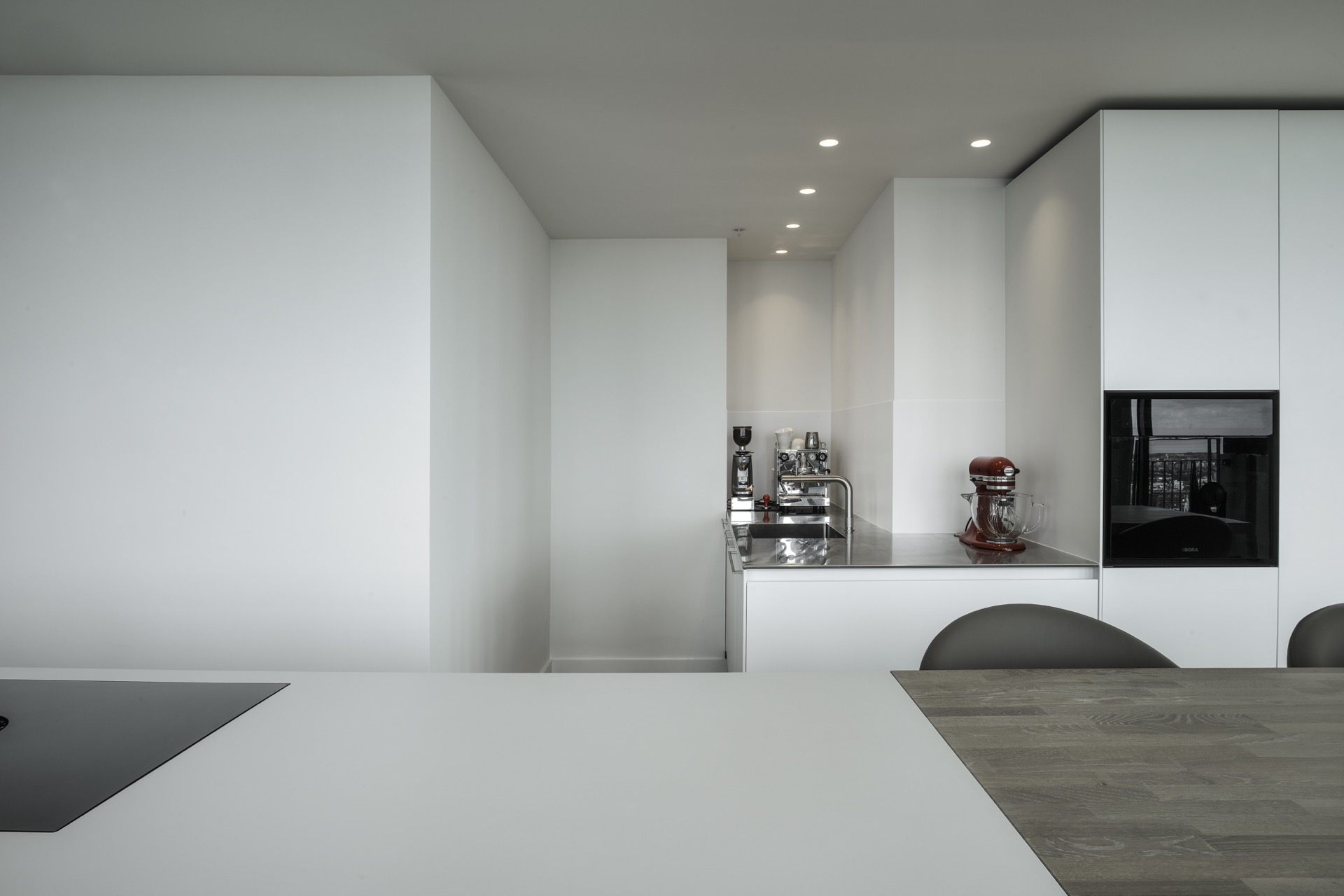 design cucina moderna: interno di una cucina con armadi bianchi e piano di lavoro., Luxury, Design, Exclusive, Modern, Custom Made, Special, Beautiful