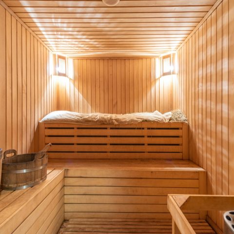 De ultieme luxe: waarom een buitensauna een must-have is voor jouw tuin