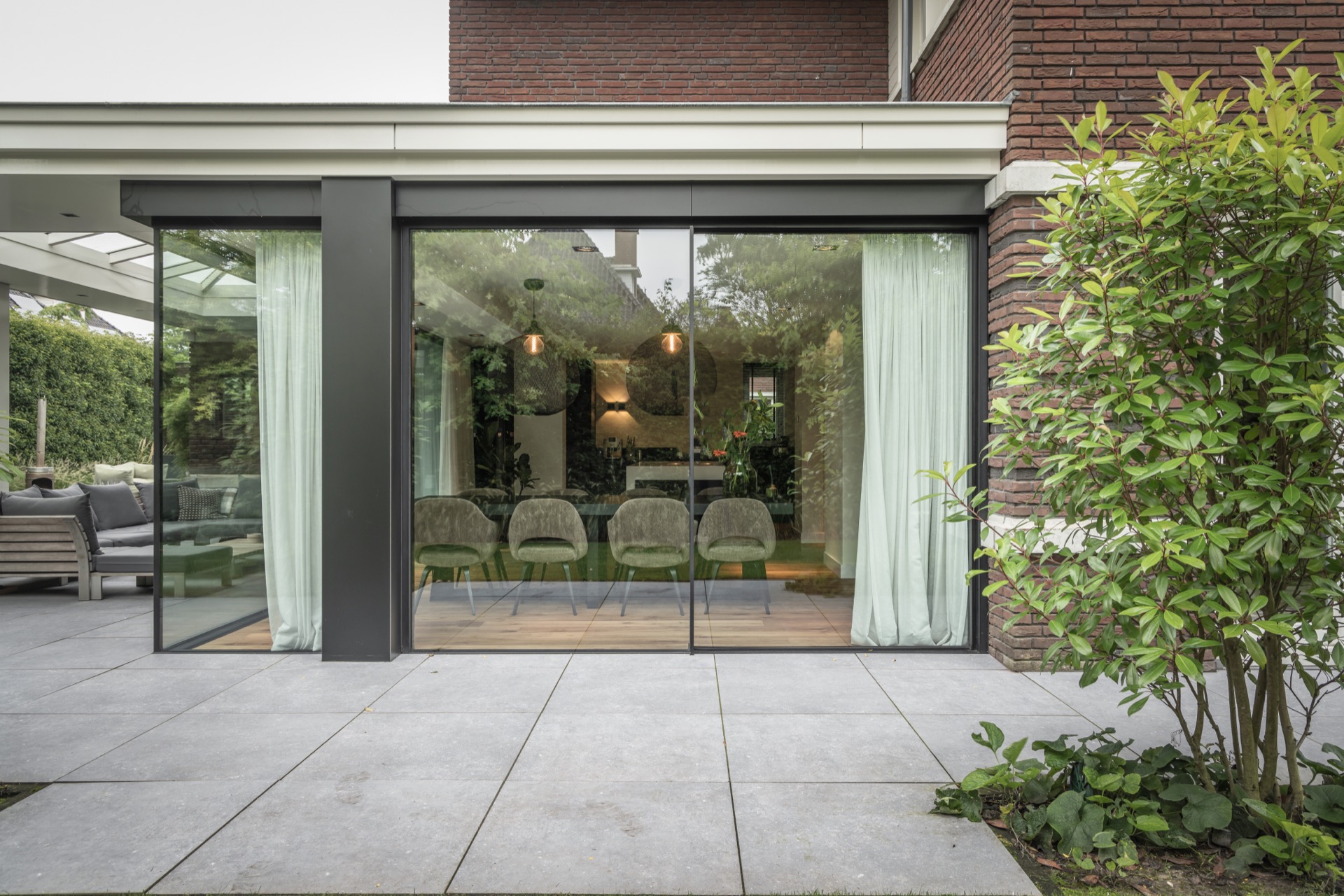 estensione in vetro moderna: interno con grande porta scorrevole in vetro e pavimento in legno., Luxury, Design, Exclusive, Modern, Custom Made, Special, Beautiful