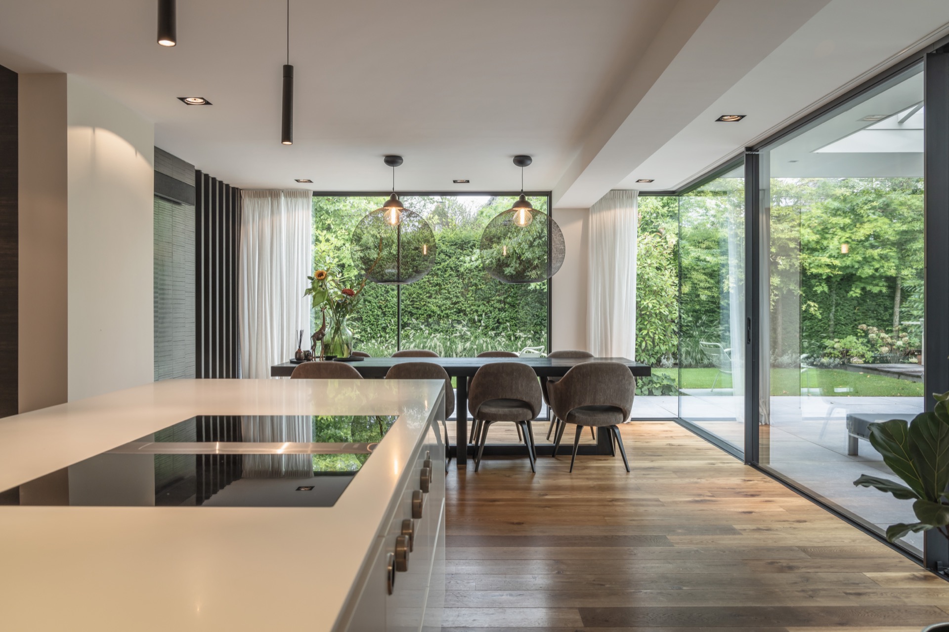 estensione in vetro moderna: soggiorno con grandi finestre e vista sul giardino, arredamento moderno, Luxury, Design, Exclusive, Modern, Custom Made, Special, Beautiful
