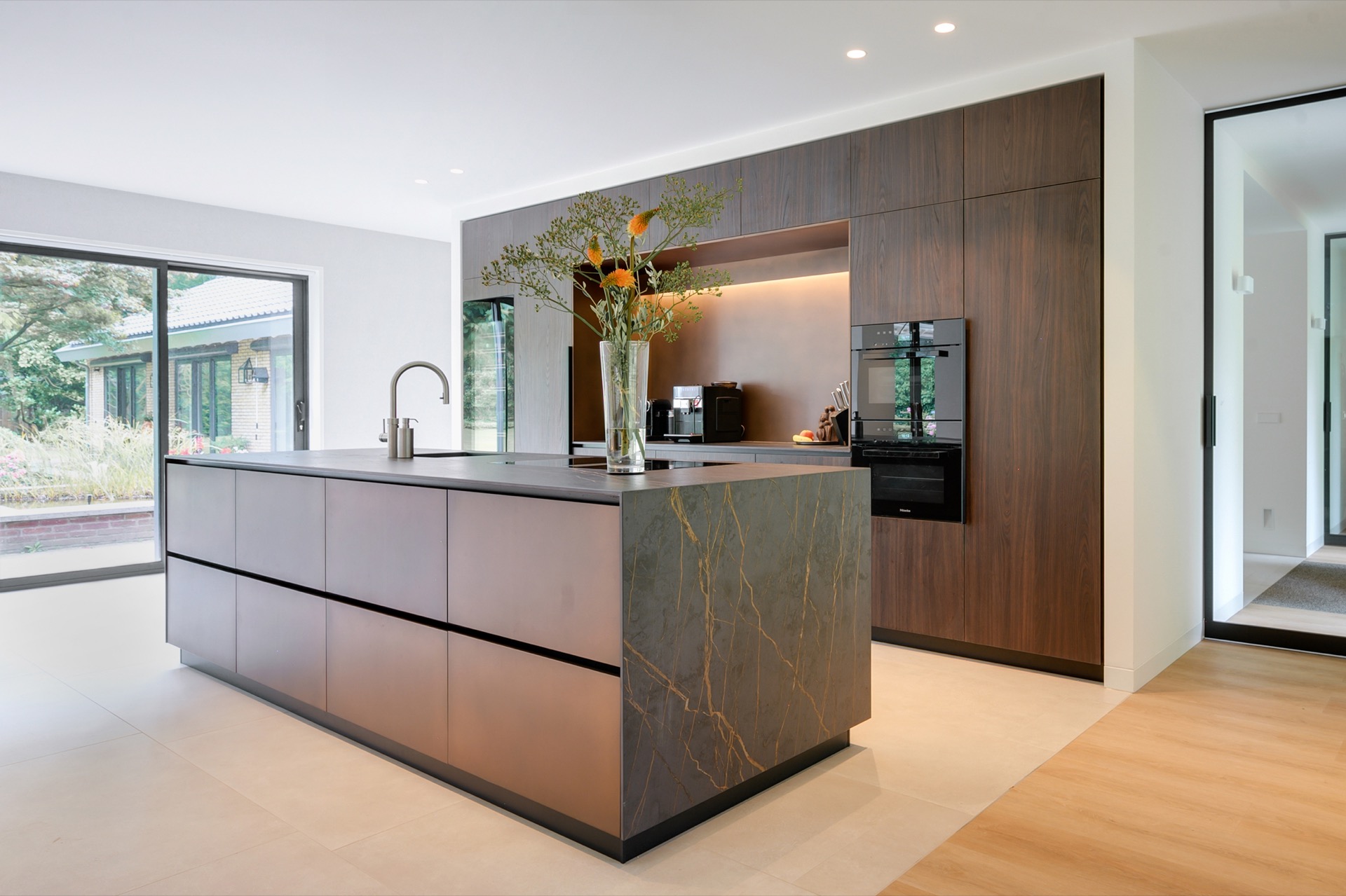 design interno moderno: cucina moderna di lusso con isola e piano in marmo, Luxury, Design, Exclusive, Modern, Custom Made, Special, Beautiful