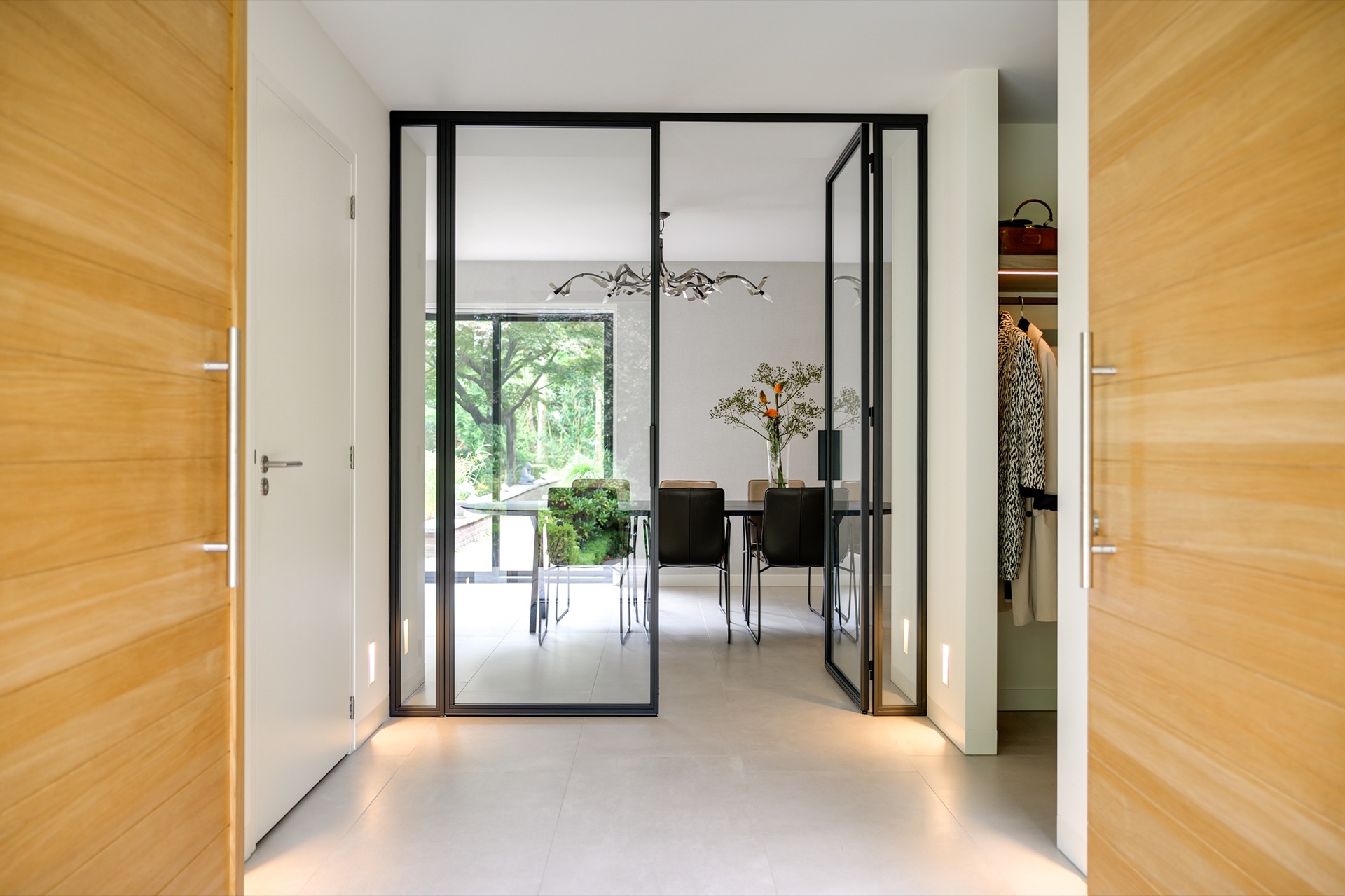 design interno moderno: doccia a pioggia e mobile bagno in marmo e legno, Luxury, Design, Exclusive, Modern, Custom Made, Special, Beautiful