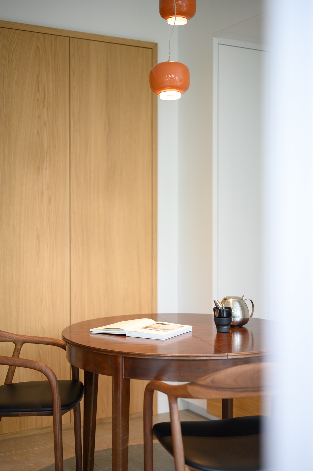 interni luminosi: dettaglio di pavimento e mobili in legno con tonalità calde., Luxury, Design, Exclusive, Modern, Custom Made, Special, Beautiful