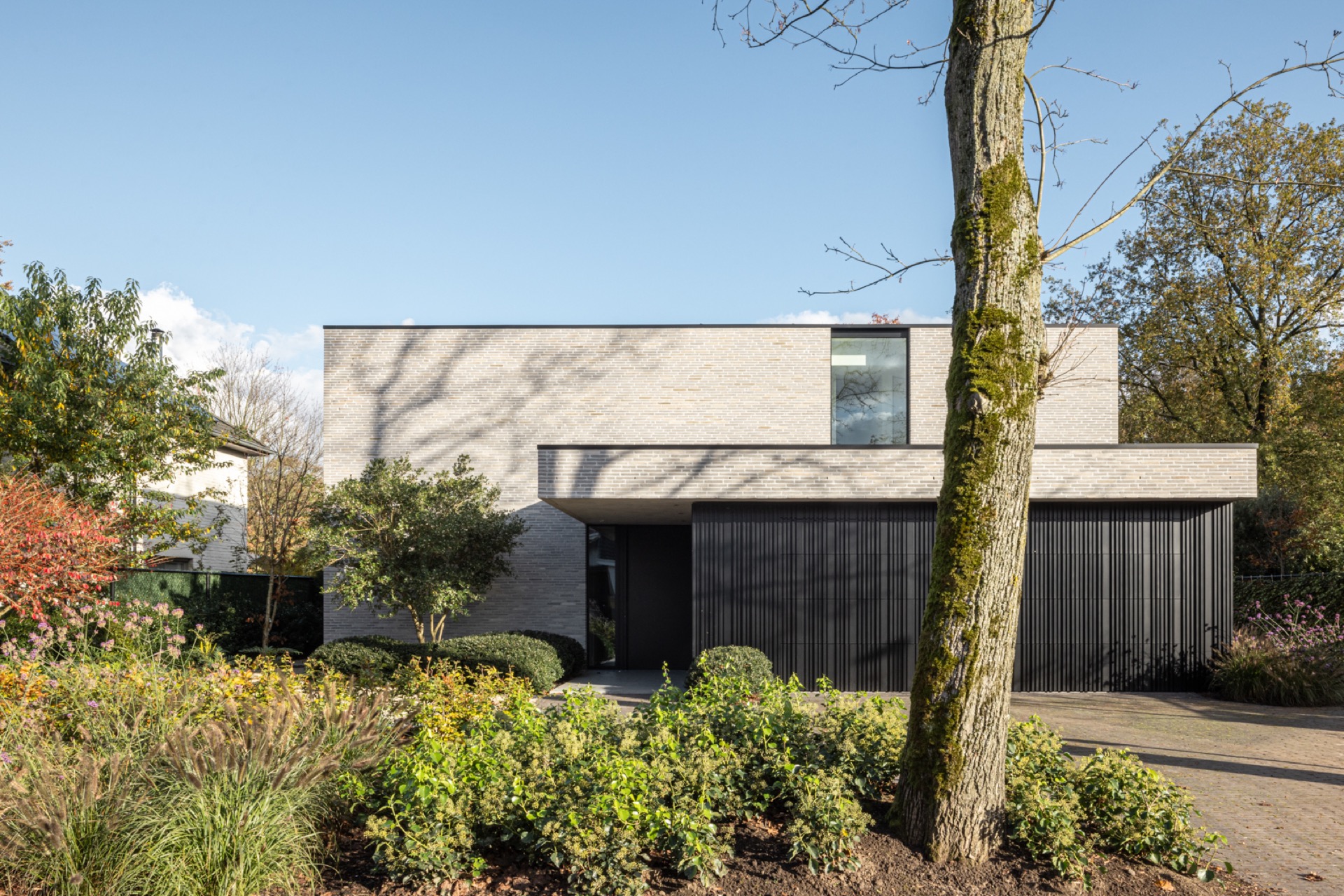 progetto casa moderna: facciata moderna della casa con grandi finestre e rifinitura in mattoni, Luxury, Design, Exclusive, Modern, Custom Made, Special, Beautiful