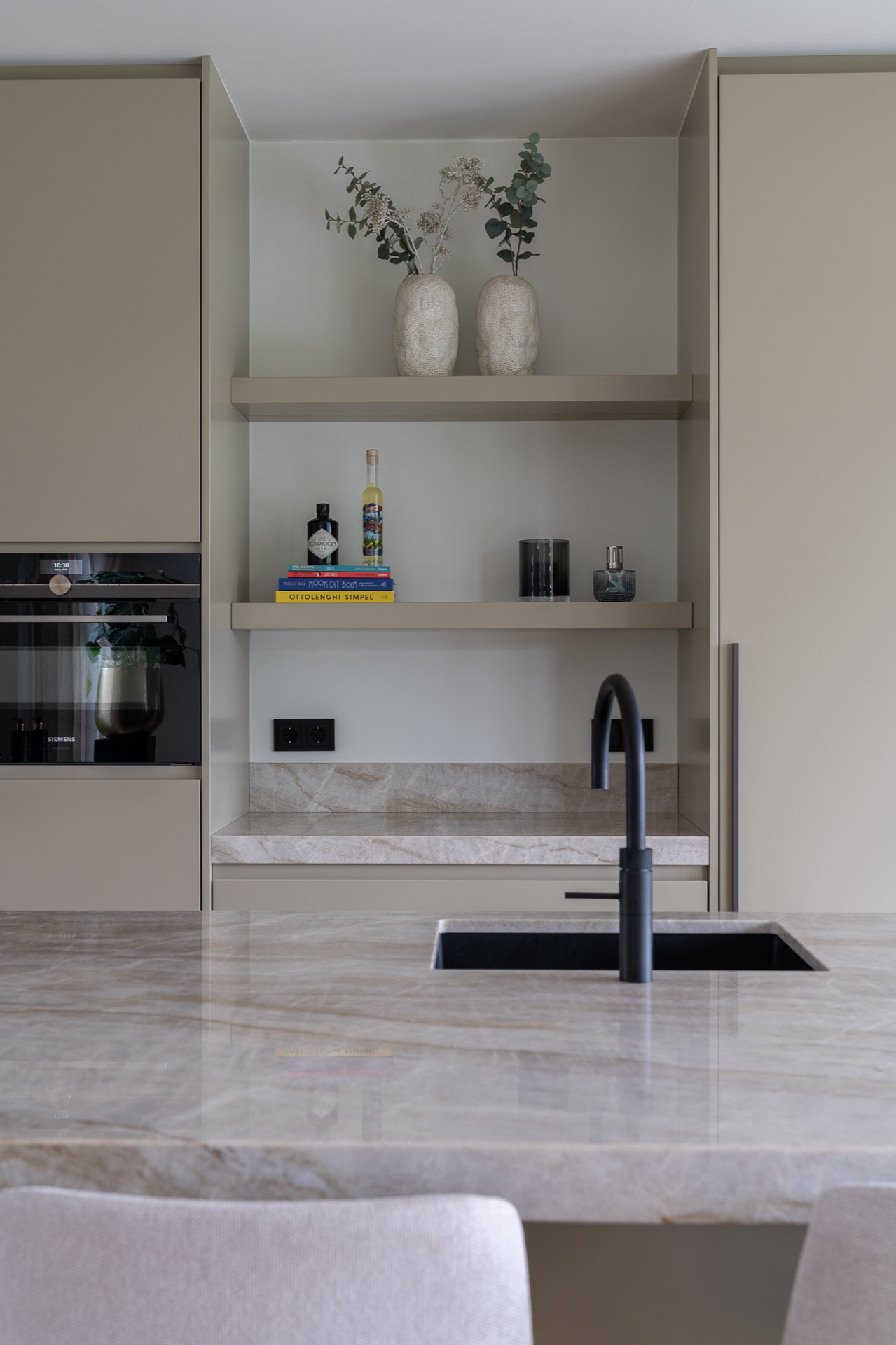 cucina luminosa: cucina moderna con piano in pietra naturale e design minimalista, Luxury, Design, Exclusive, Modern, Custom Made, Special, Beautiful