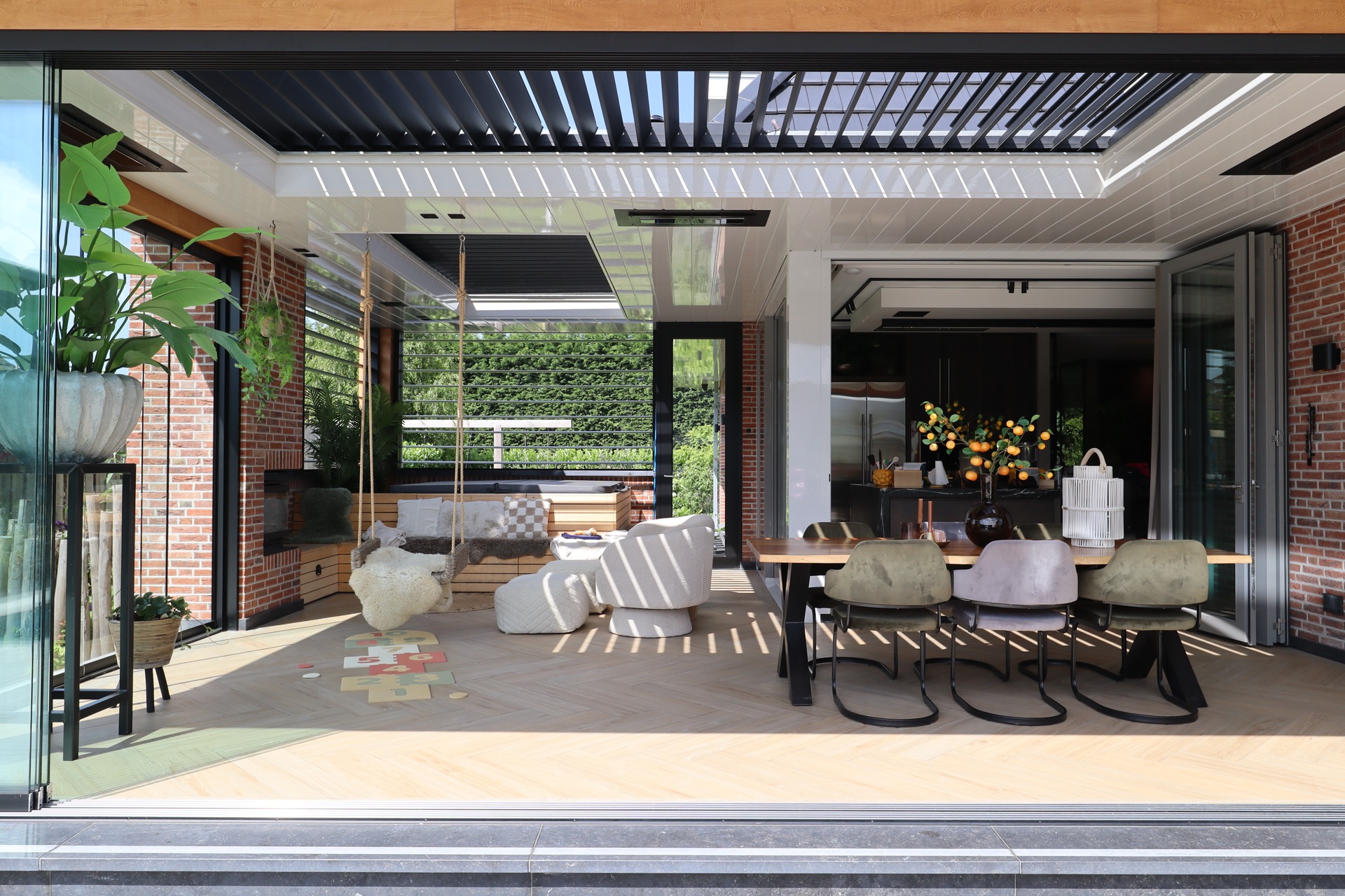 estensione esterna di lusso: veranda con zona salotto, tavolo e molta luce naturale, confortevole e moderna, Luxury, Design, Exclusive, Modern, Custom Made, Special, Beautiful