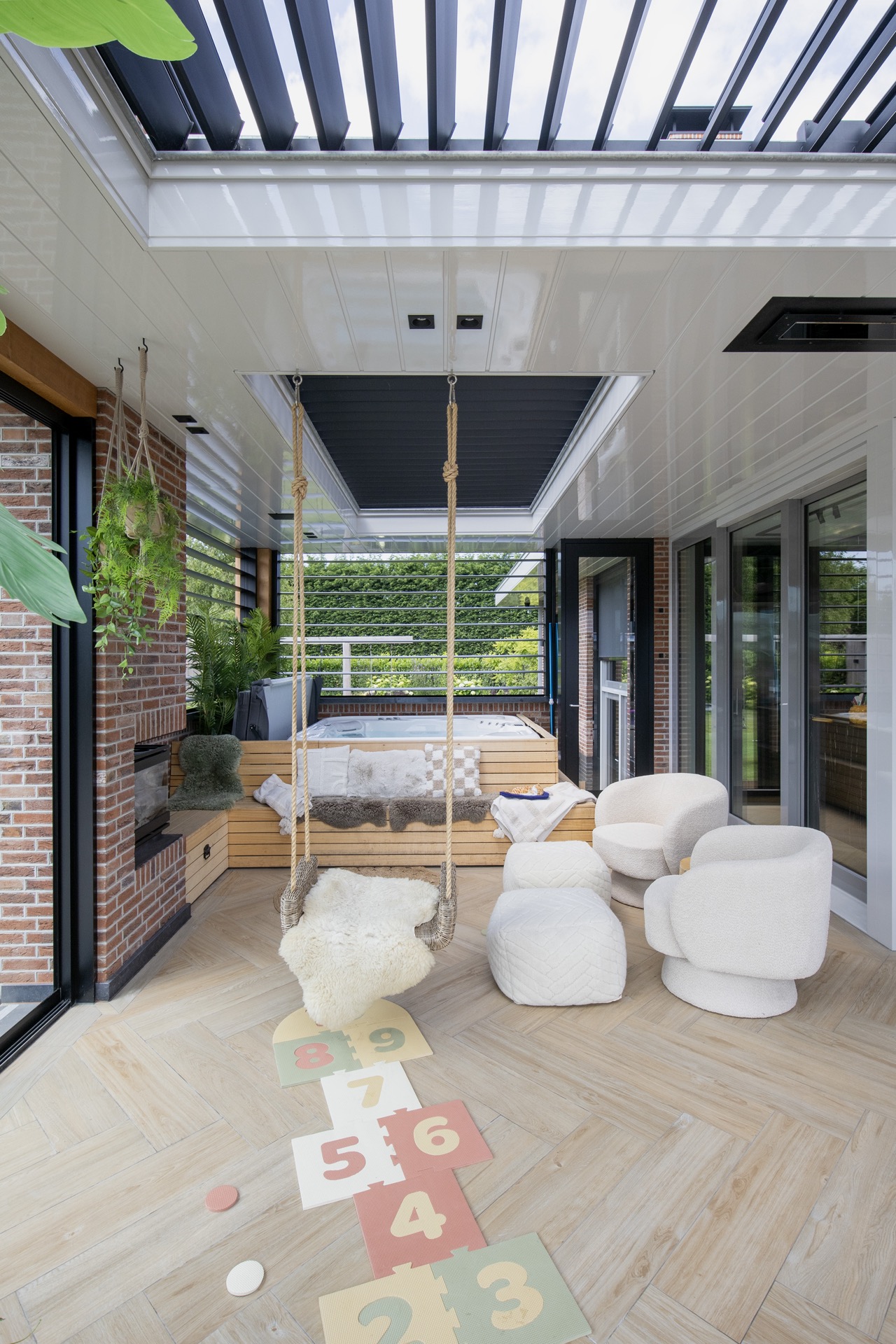 estensione esterna di lusso: soffitto con pannelli a pannelli in bianco e nero, vista esterna attraverso lucernario, Luxury, Design, Exclusive, Modern, Custom Made, Special, Beautiful