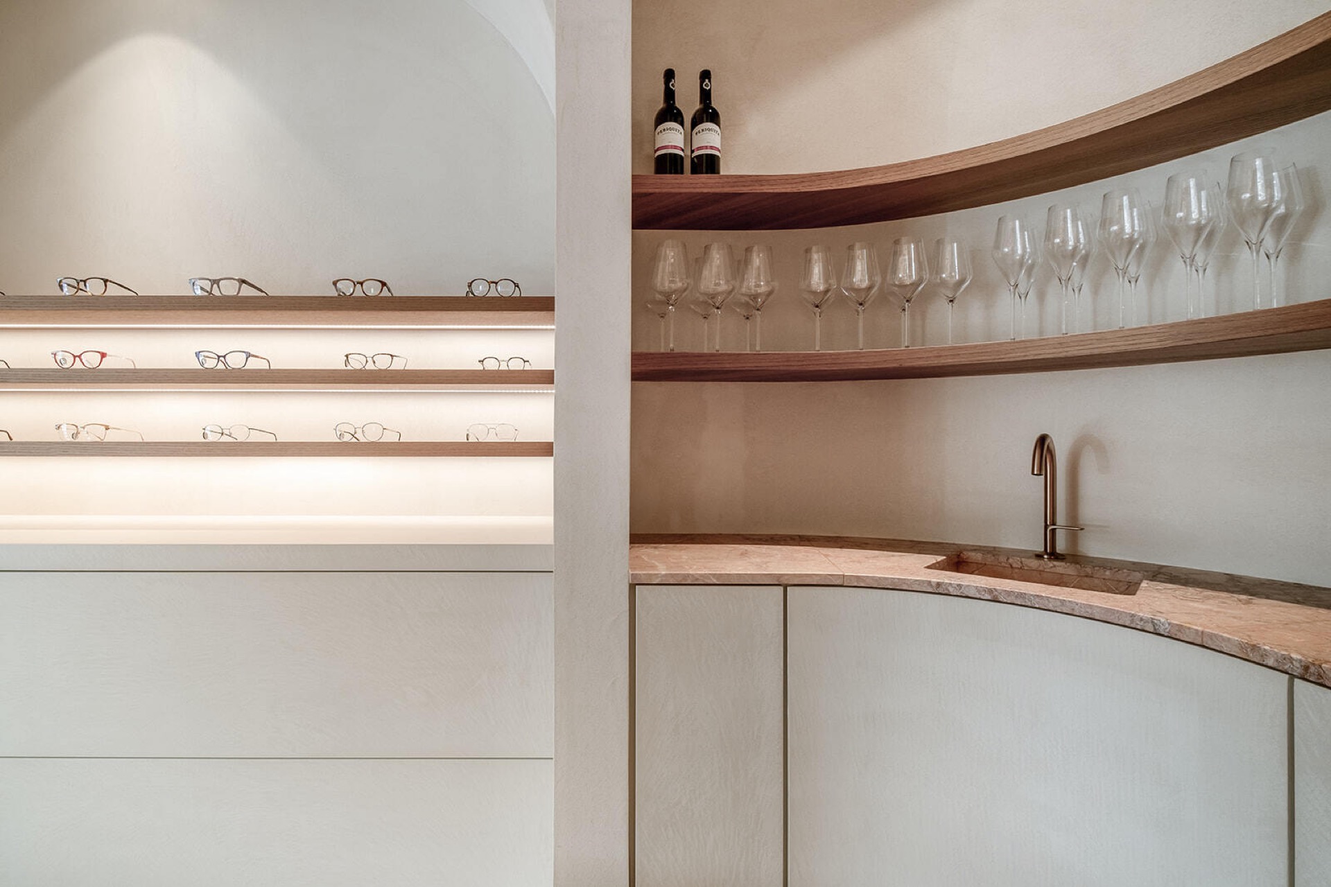 Interni in marmo: dettaglio di marmo e legno di un mobile, Luxury, Design, Exclusive, Modern, Custom Made, Special, Beautiful