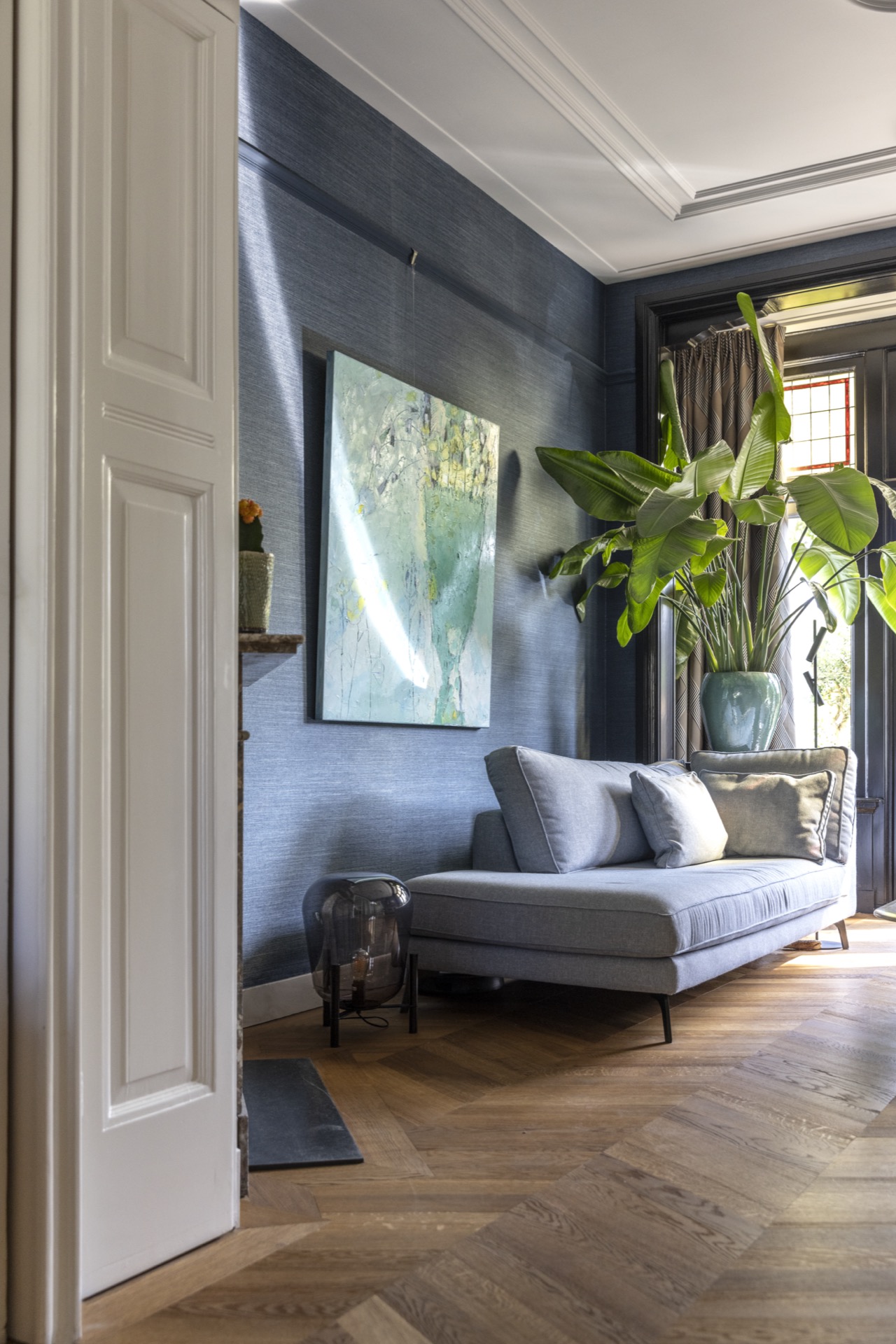 home extension design: lounge area with large green plant and big windows, modern interior., Luxury, Design, Exclusive, Modern, Custom Made, Special, Beautiful