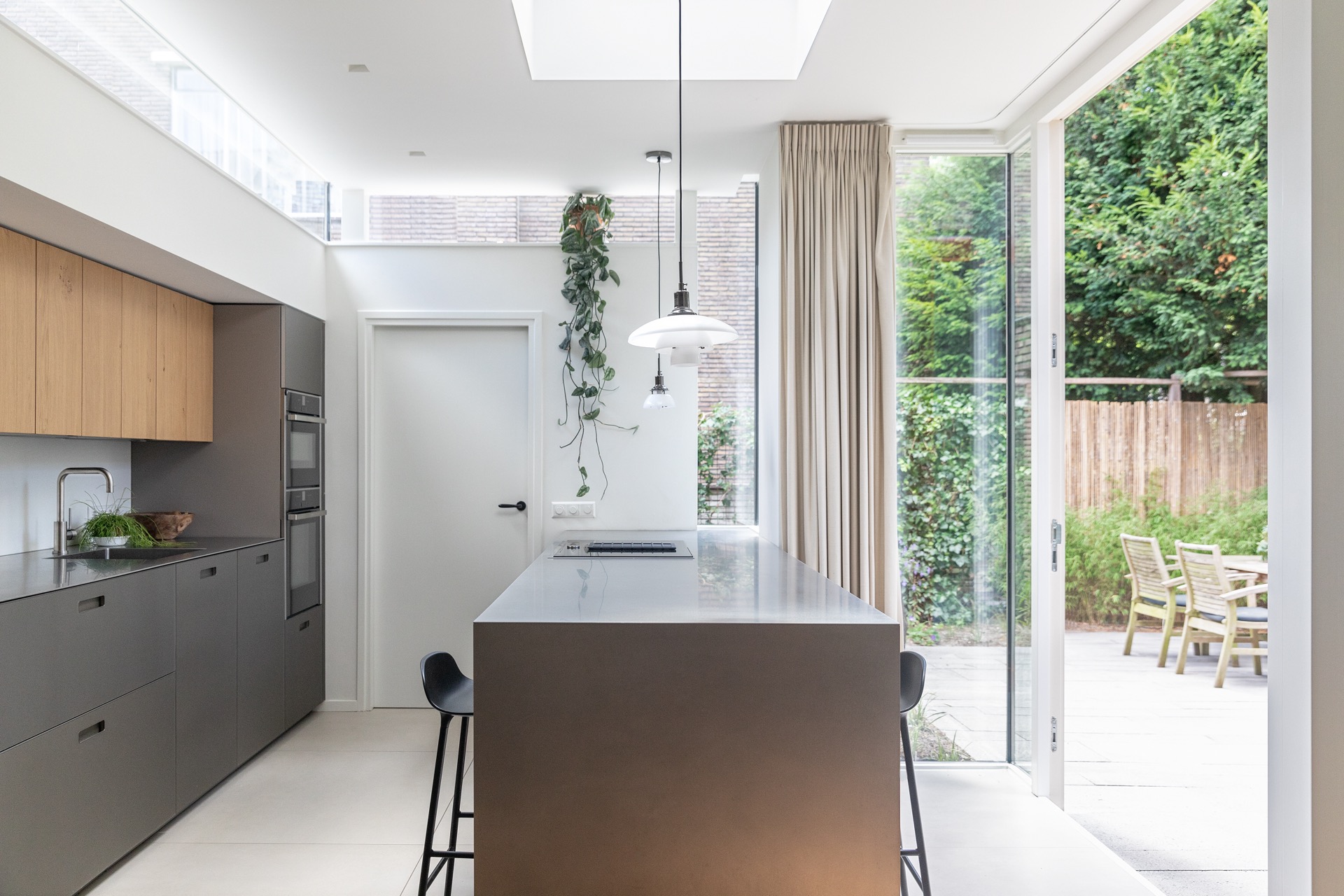 ampliamento casa moderno: fornito sul retro con terrazza e cucina esterna moderna, Luxury, Design, Exclusive, Modern, Custom Made, Special, Beautiful