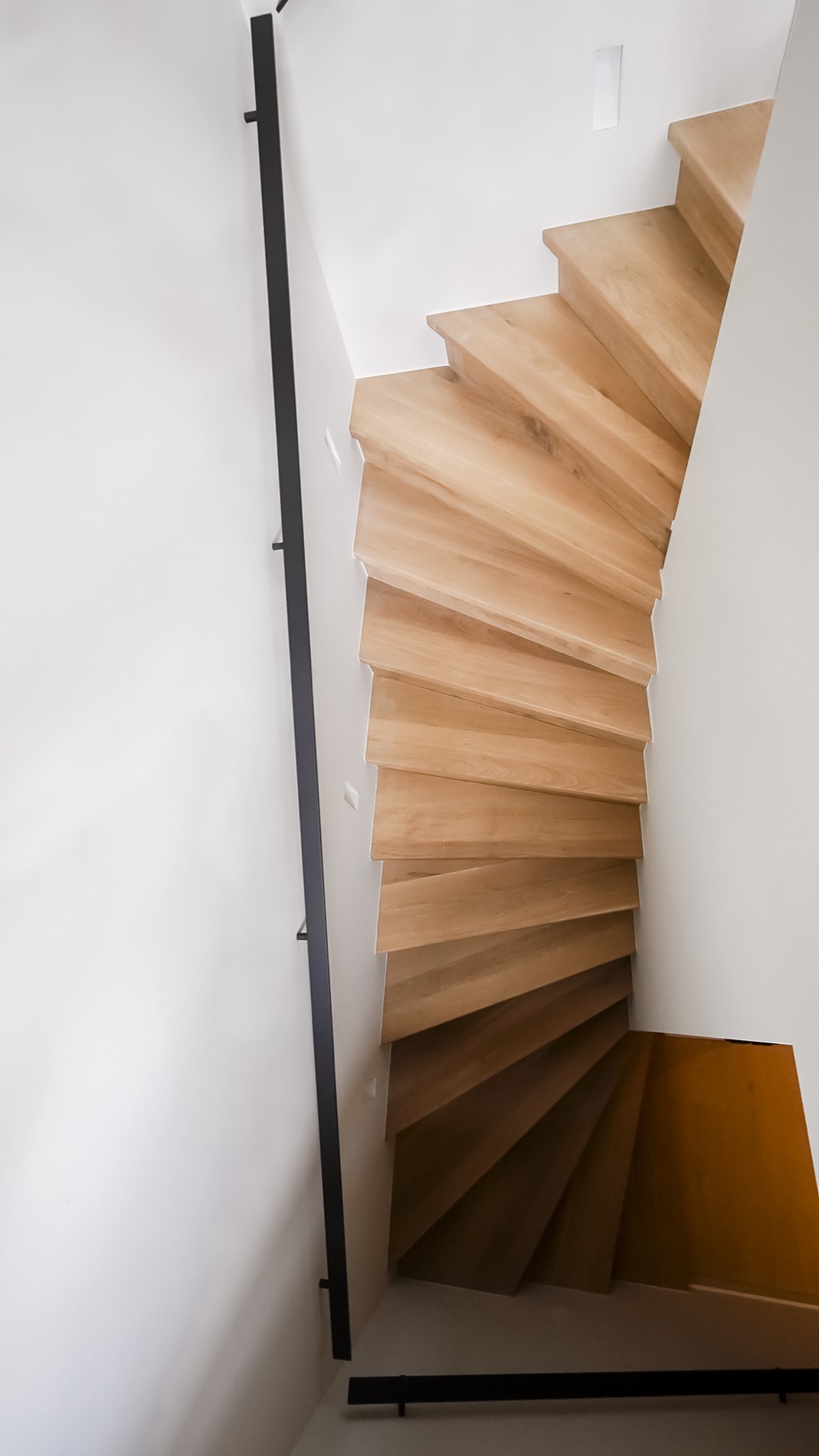 scala interna moderna: . in quercia con corrimano nero, Luxury, Design, Exclusive, Modern, Custom Made, Special, Beautiful