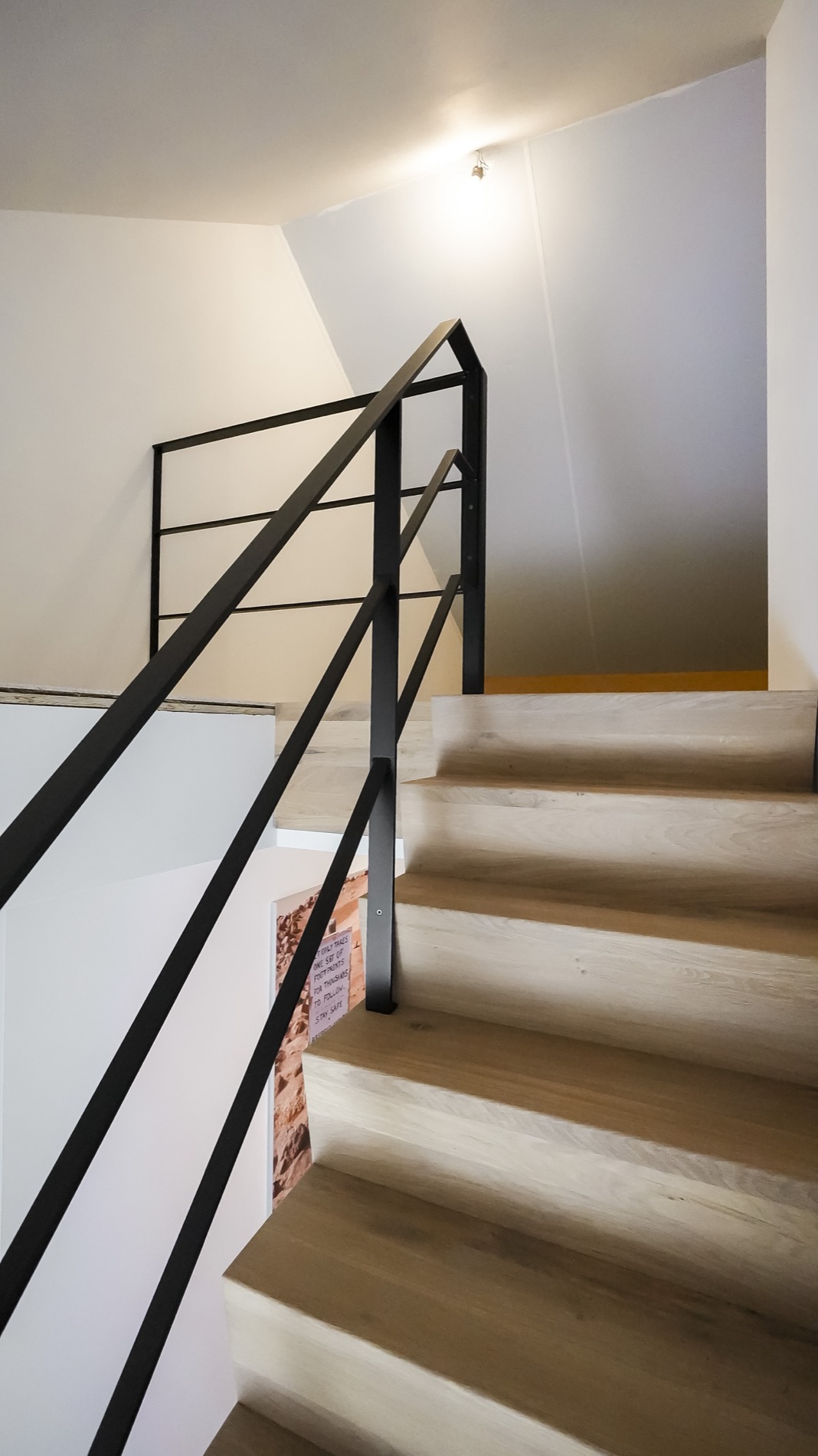 scala in legno rustico: scala interna con gradini in legno e ringhiera in metallo nero, Luxury, Design, Exclusive, Modern, Custom Made, Special, Beautiful