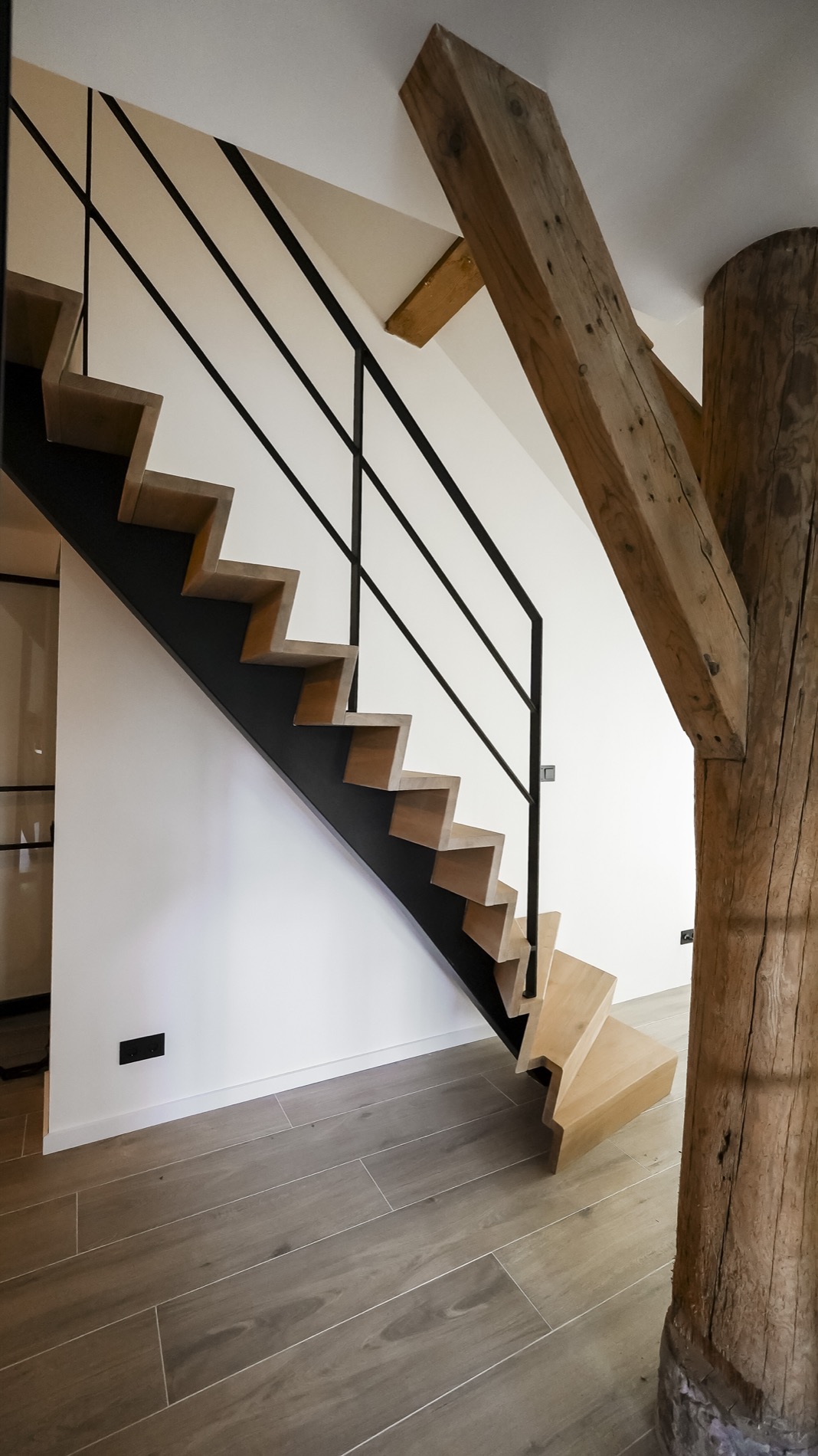 scala in legno rustico: gradini di scala in legno in stile rustico, Luxury, Design, Exclusive, Modern, Custom Made, Special, Beautiful