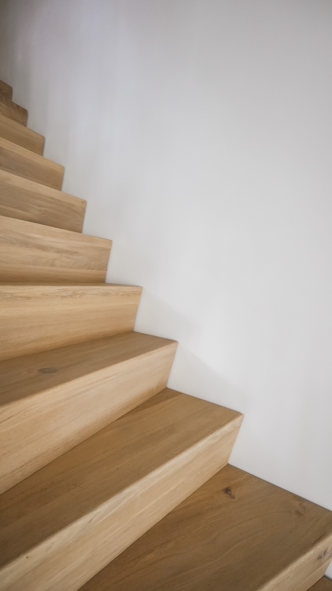 scala in legno rustico: scala in legno minimalista con struttura semplice per interno moderno, Luxury, Design, Exclusive, Modern, Custom Made, Special, Beautiful