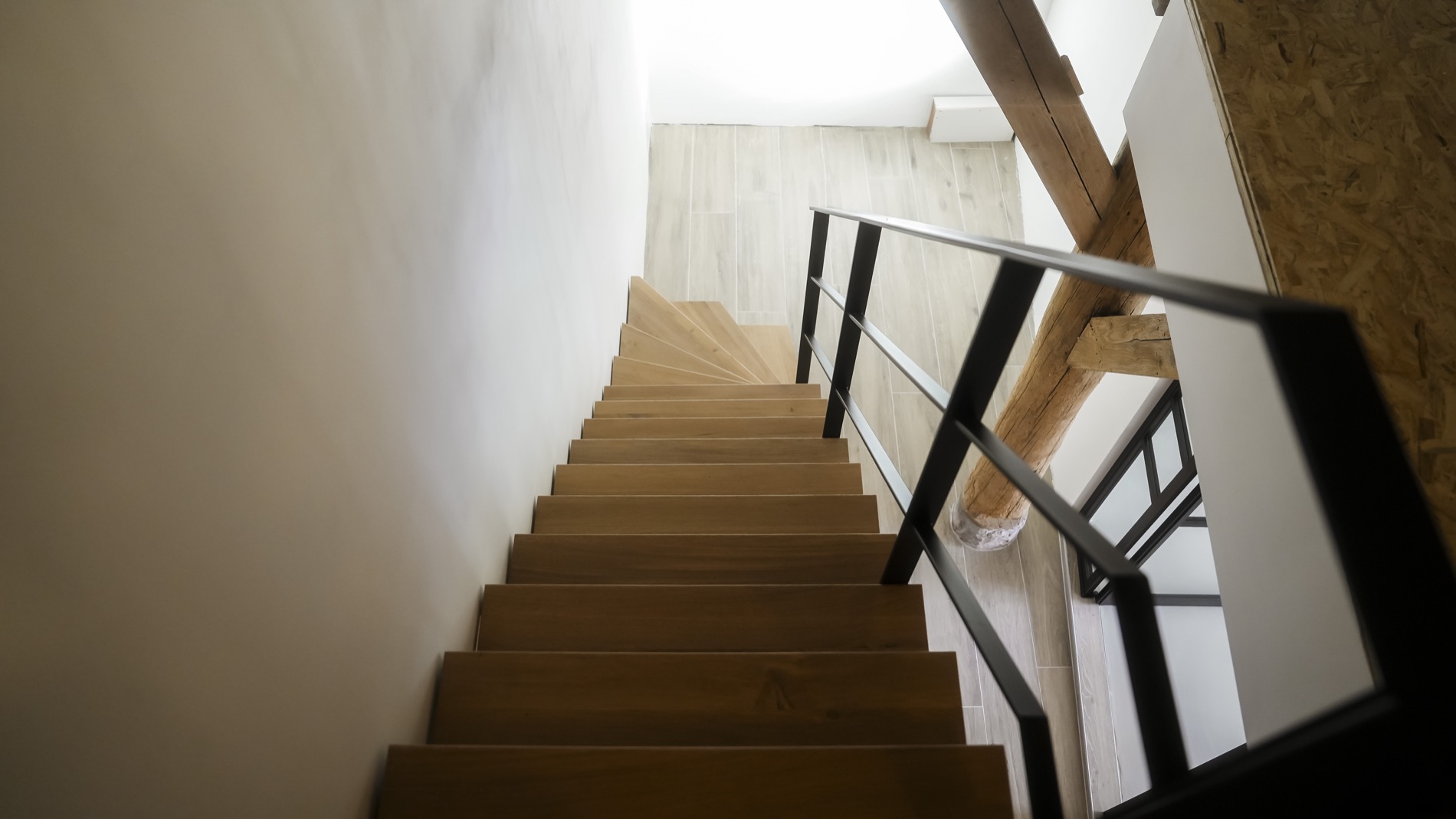 scala in legno rustico: vista dall'alto della scala in legno, Luxury, Design, Exclusive, Modern, Custom Made, Special, Beautiful