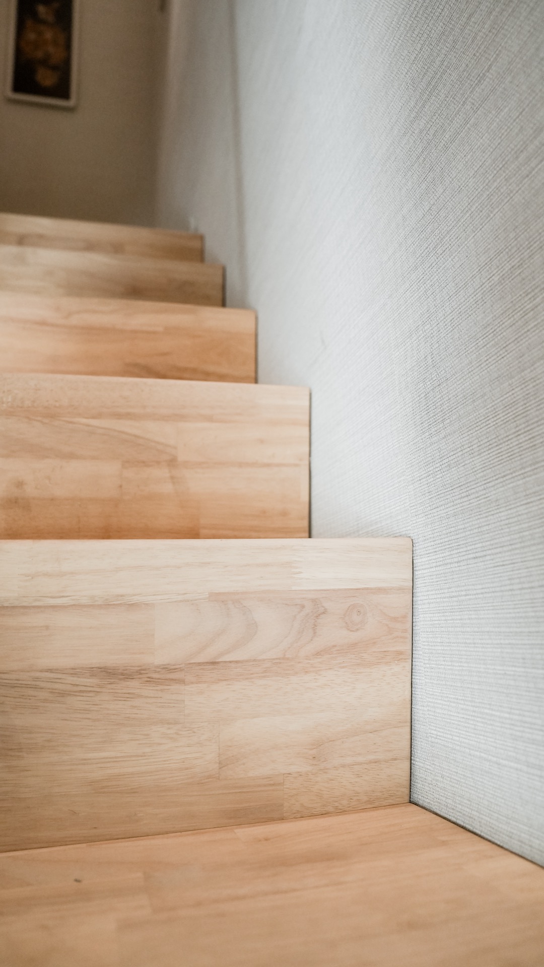 scala interna moderna: dettaglio scala in legno e muro, Luxury, Design, Exclusive, Modern, Custom Made, Special, Beautiful