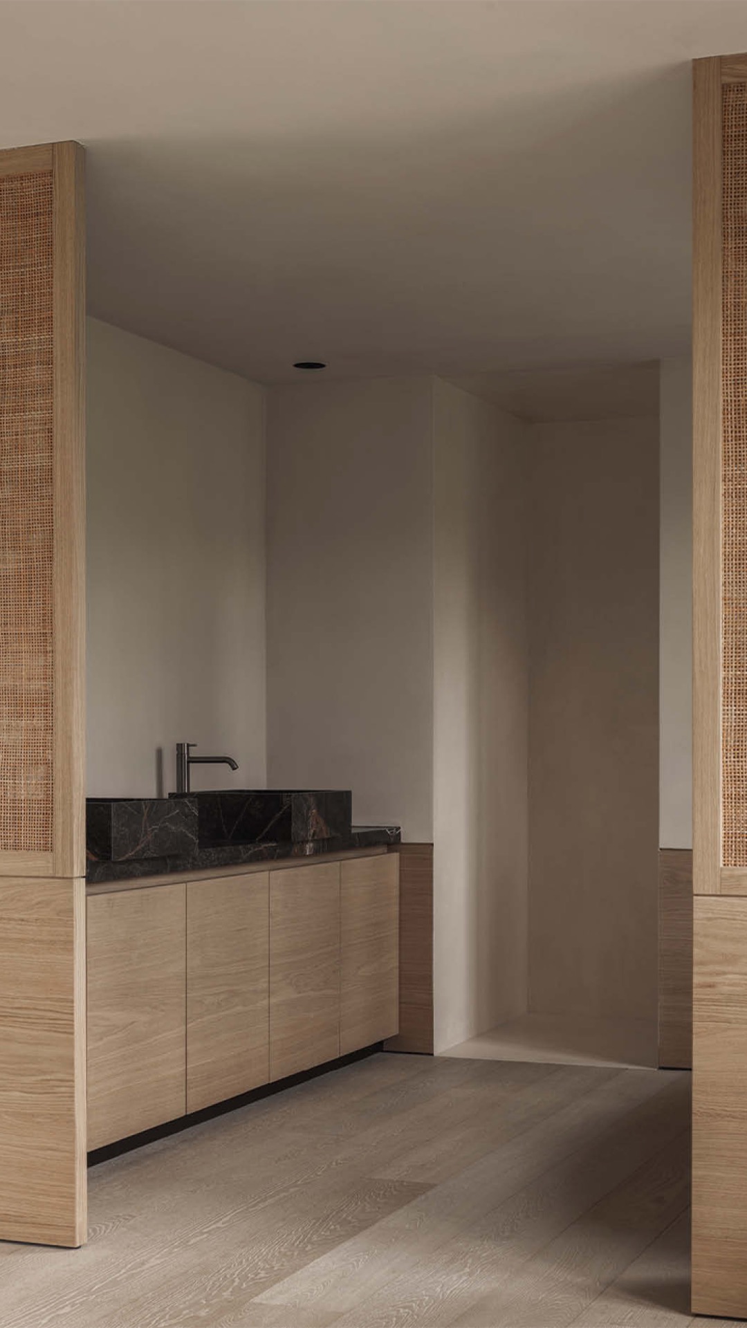 materiali naturali: Bagno con lavabo in marmo scuro e, Luxury, Design, Exclusive, Modern, Custom Made, Special, Beautiful
