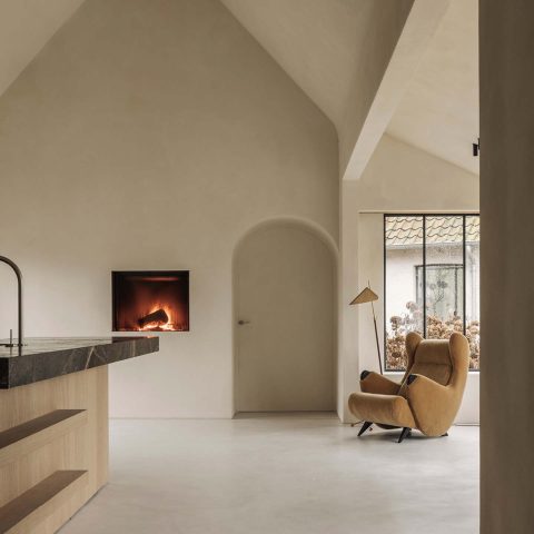 GM House by Simon De Burbure