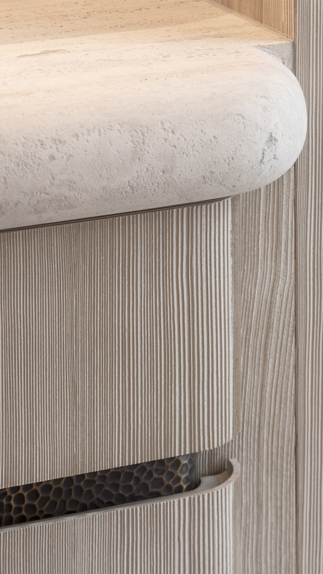 design interno materiali naturali: dettaglio ravvicinato di texture di pietra e legno in interni, Luxury, Design, Exclusive, Modern, Custom Made, Special, Beautiful