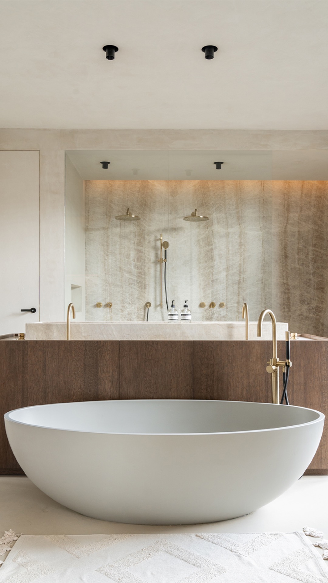 idee bagno di lusso: bagno di lusso con vasca autoportante ovale e doccia a soffitto, Luxury, Design, Exclusive, Modern, Custom Made, Special, Beautiful
