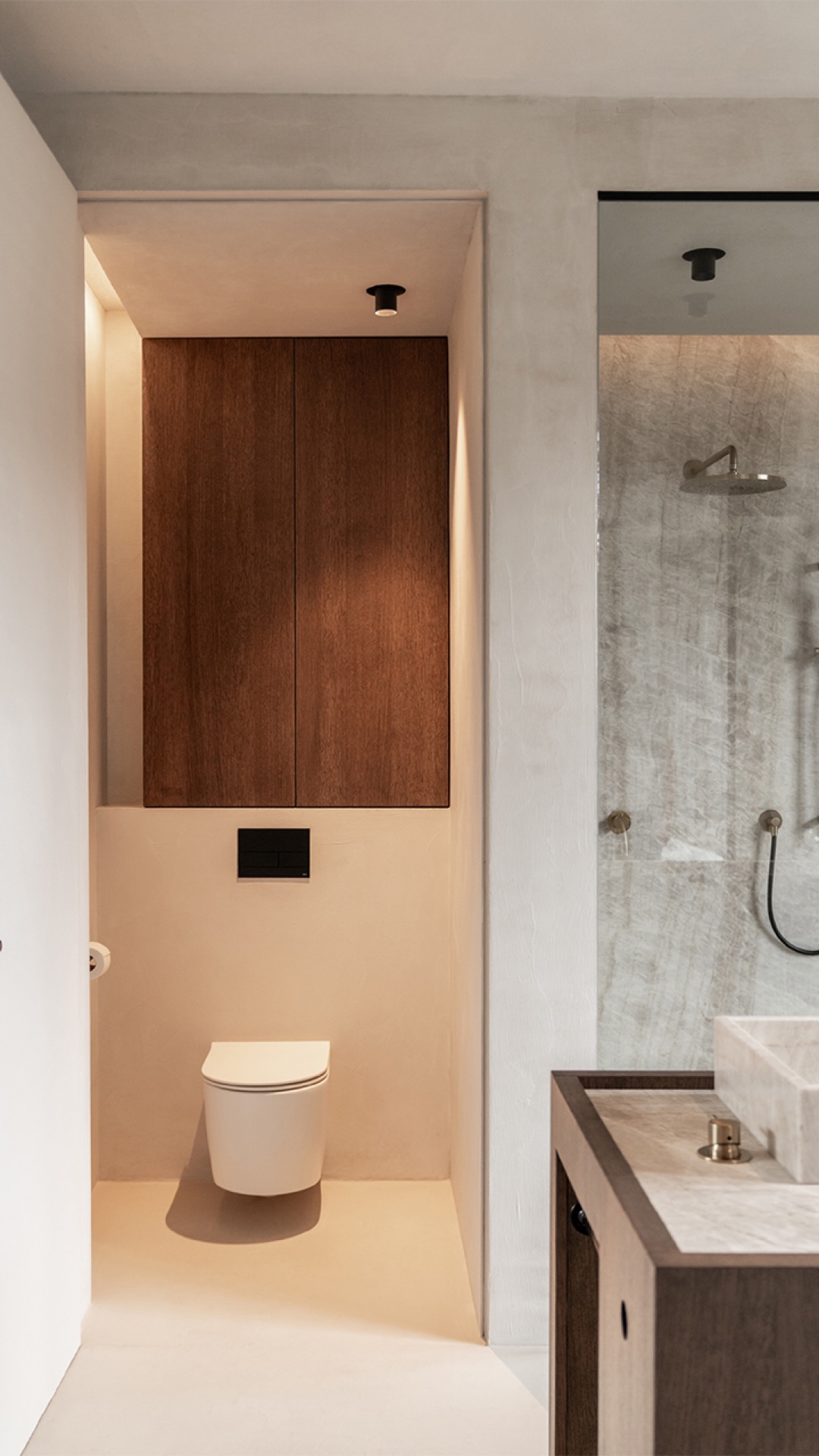 idee bagno di lusso: bagno moderno con doccia, WC e illuminazione integrata, materiali naturali., Luxury, Design, Exclusive, Modern, Custom Made, Special, Beautiful