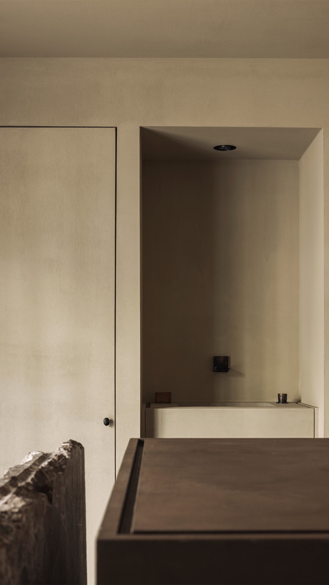 interni minimali: soggiorno con tende beige e mobili in legno, Luxury, Design, Exclusive, Modern, Custom Made, Special, Beautiful