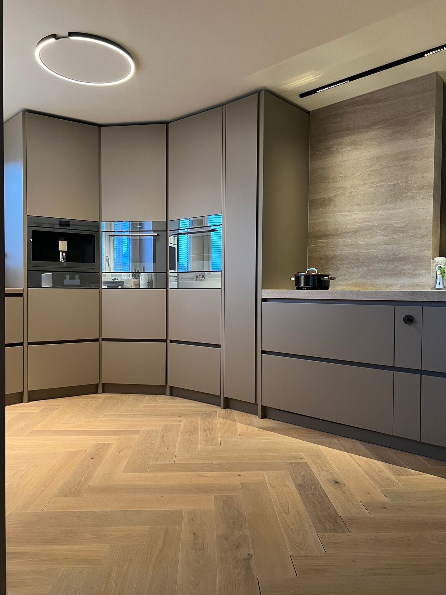interno moderno: armadi da cucina strutturati con finitura opaca e senza maniglie., Luxury, Design, Exclusive, Modern, Custom Made, Special, Beautiful
