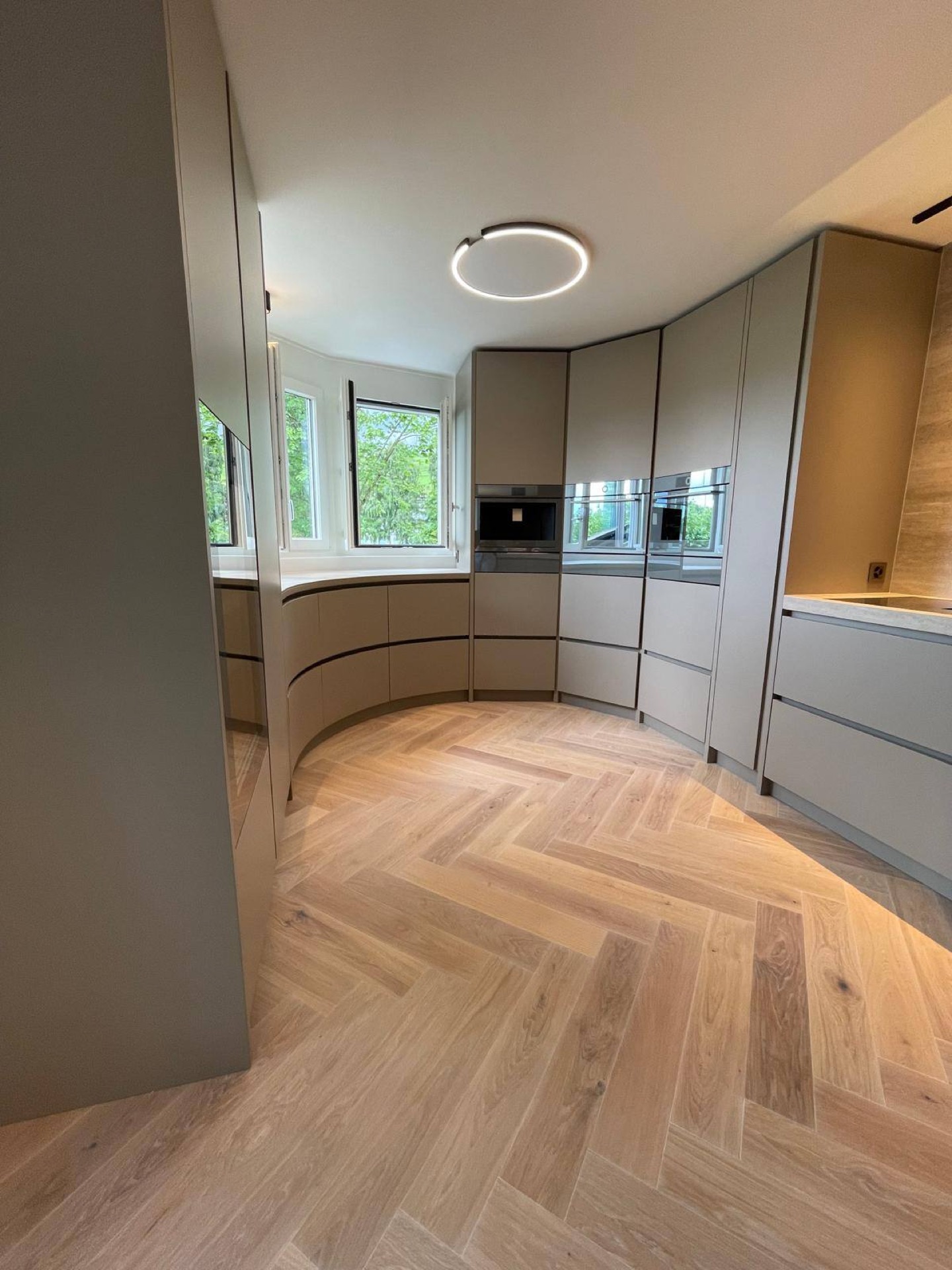 interno moderno: cucina moderna con pietra naturale e pavimento in legno, Luxury, Design, Exclusive, Modern, Custom Made, Special, Beautiful