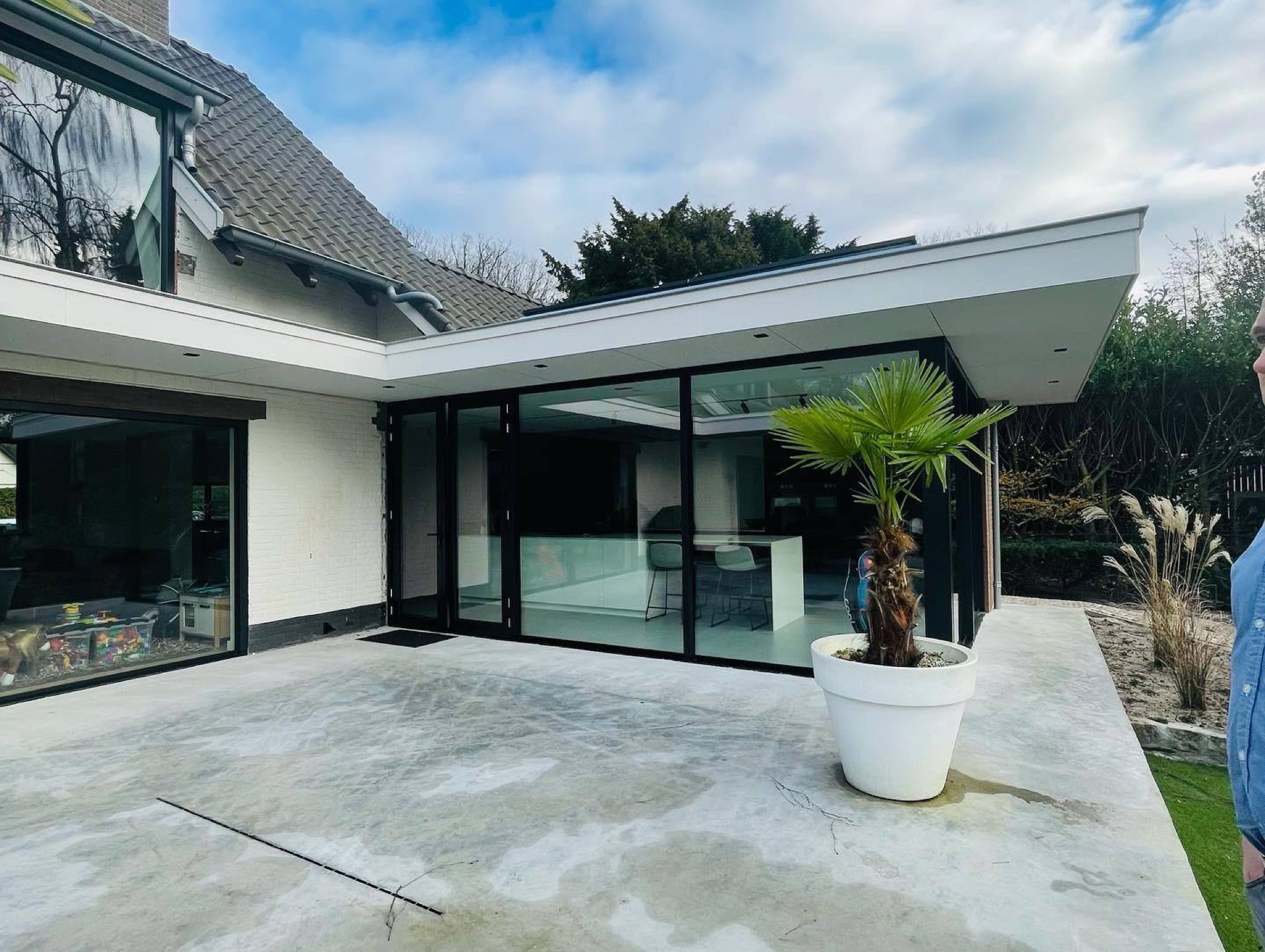 casa moderna: patio moderno con grandi porte scorrevoli in vetro e pianta per casa, Luxury, Design, Exclusive, Modern, Custom Made, Special, Beautiful
