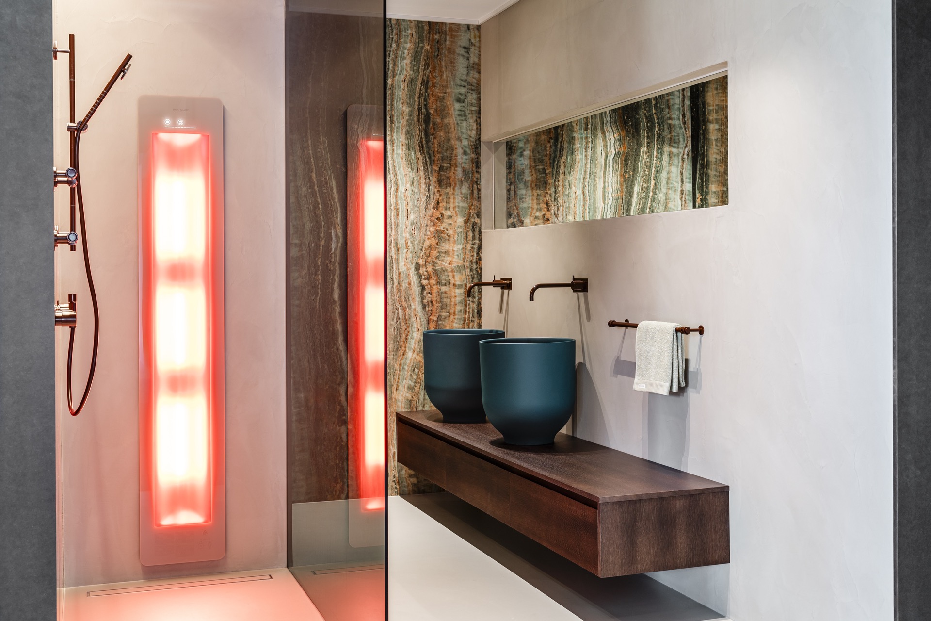 bagno di lusso: lavabo in ceramica verde su mobile in legno in bagno minimalista, Luxury, Design, Exclusive, Modern, Custom Made, Special, Beautiful