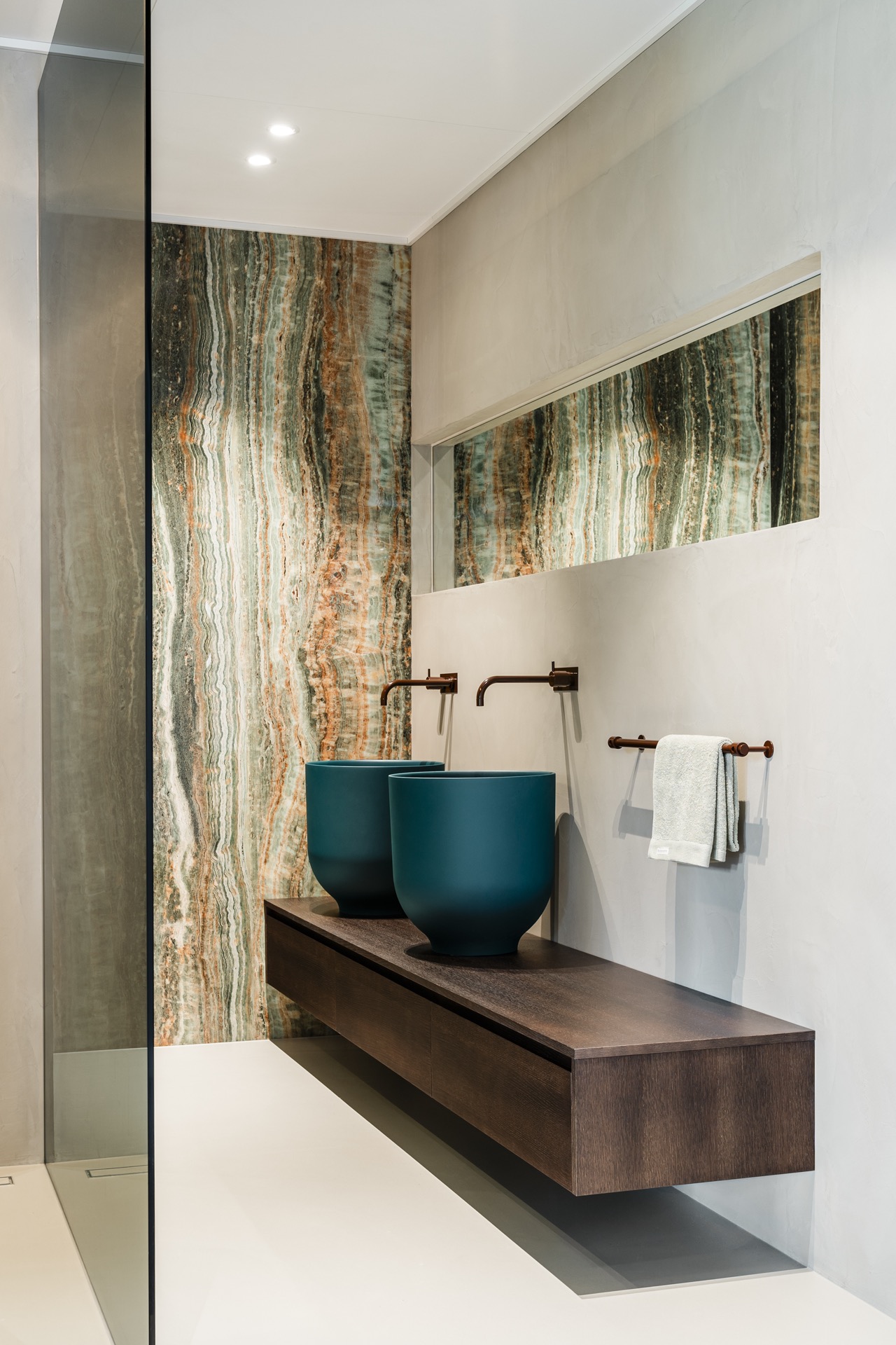 Bagno di lusso con più docce a pioggia e rubinetti moderni, Luxury, Design, Exclusive, Modern, Custom Made, Special, Beautiful