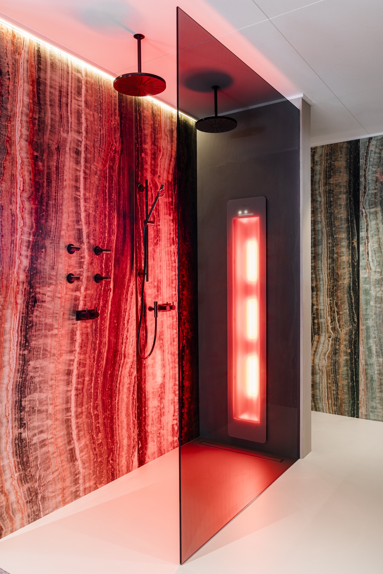 Bagno di lusso con più docce a pioggia e rubinetti moderni, Luxury, Design, Exclusive, Modern, Custom Made, Special, Beautiful