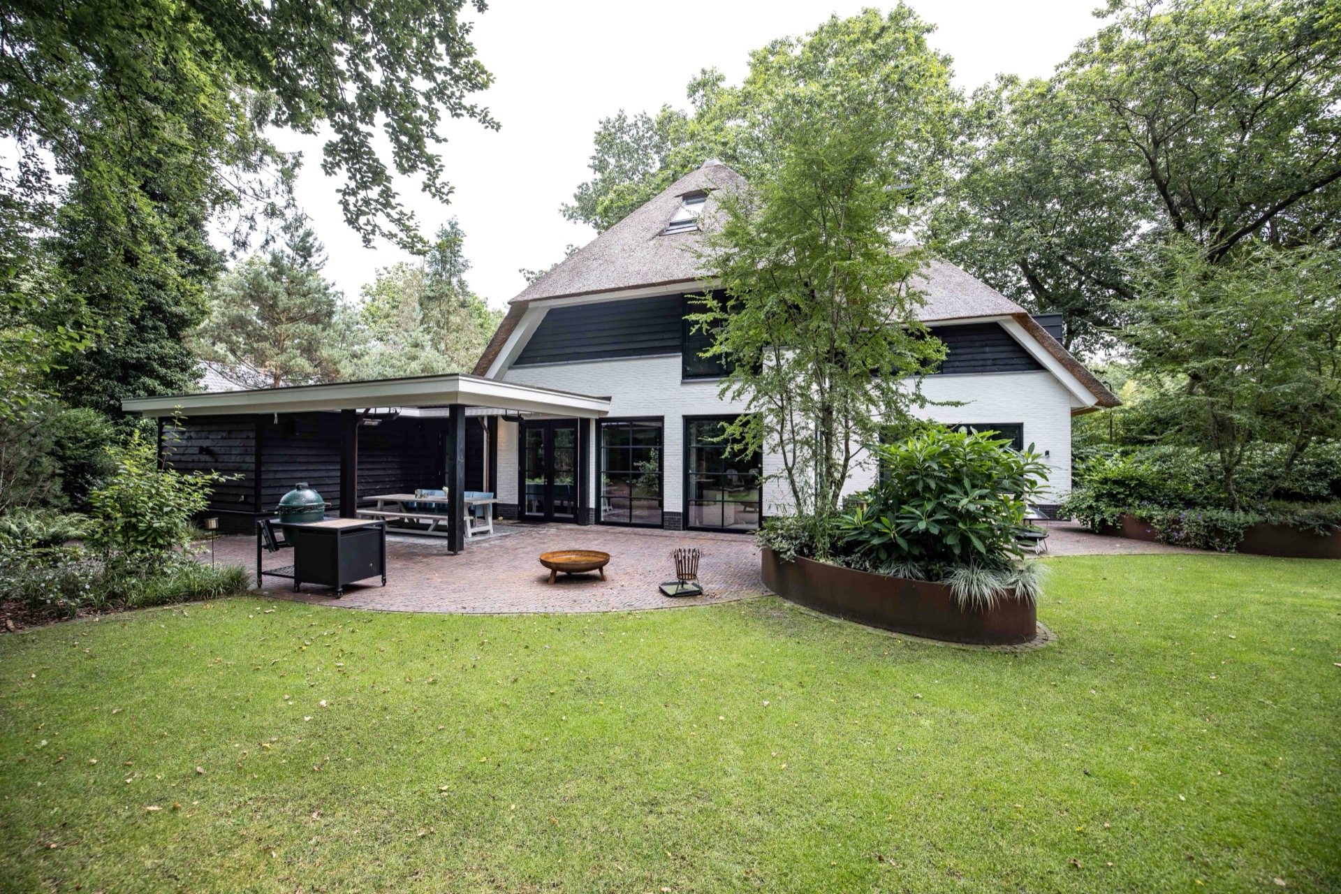 giardino con copertura: casa con grandi finestre, velux e design moderno, Luxury, Design, Exclusive, Modern, Custom Made, Special, Beautiful