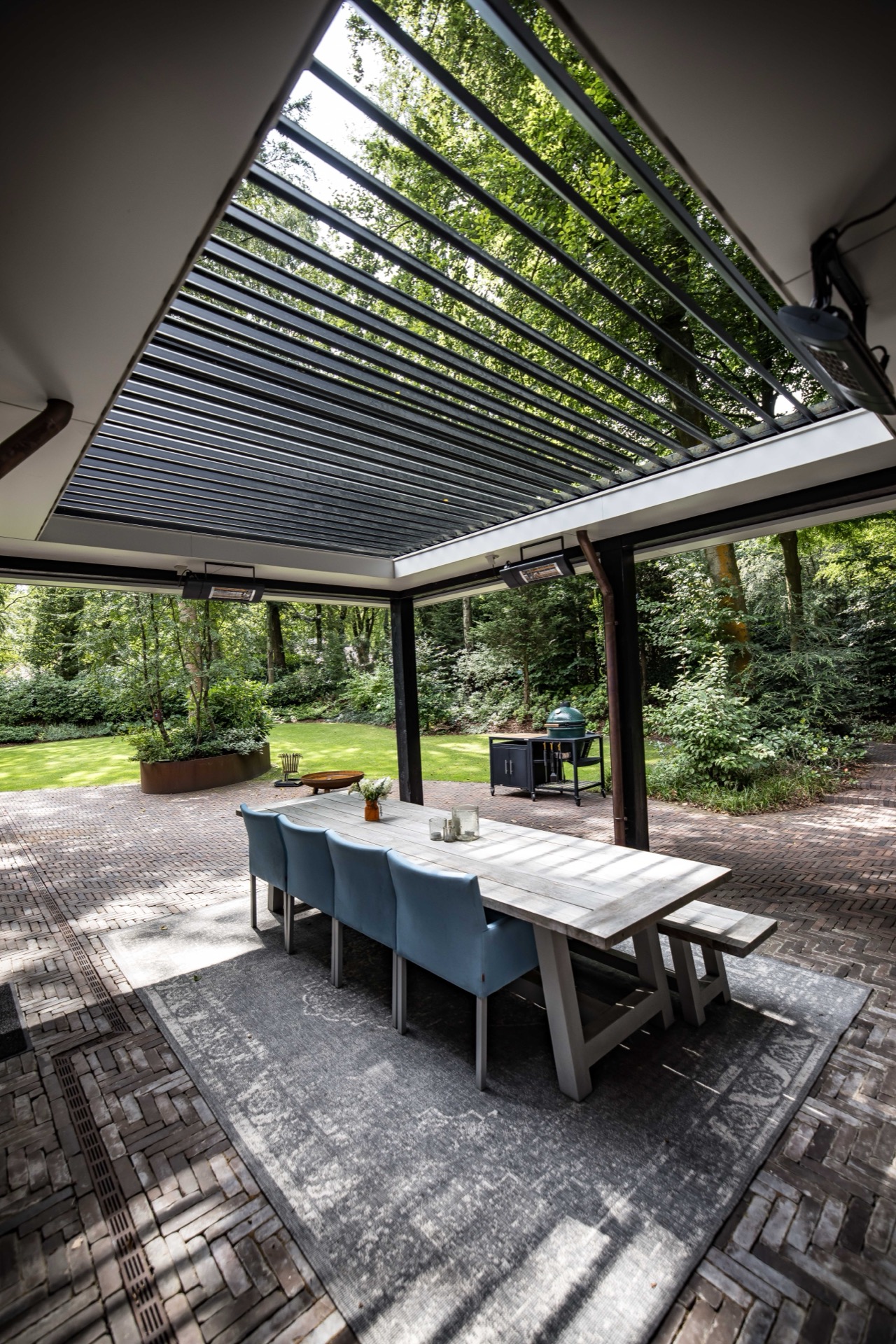 giardino con copertura: veranda con giardino e tavolo da pranzo sotto copertura, Luxury, Design, Exclusive, Modern, Custom Made, Special, Beautiful
