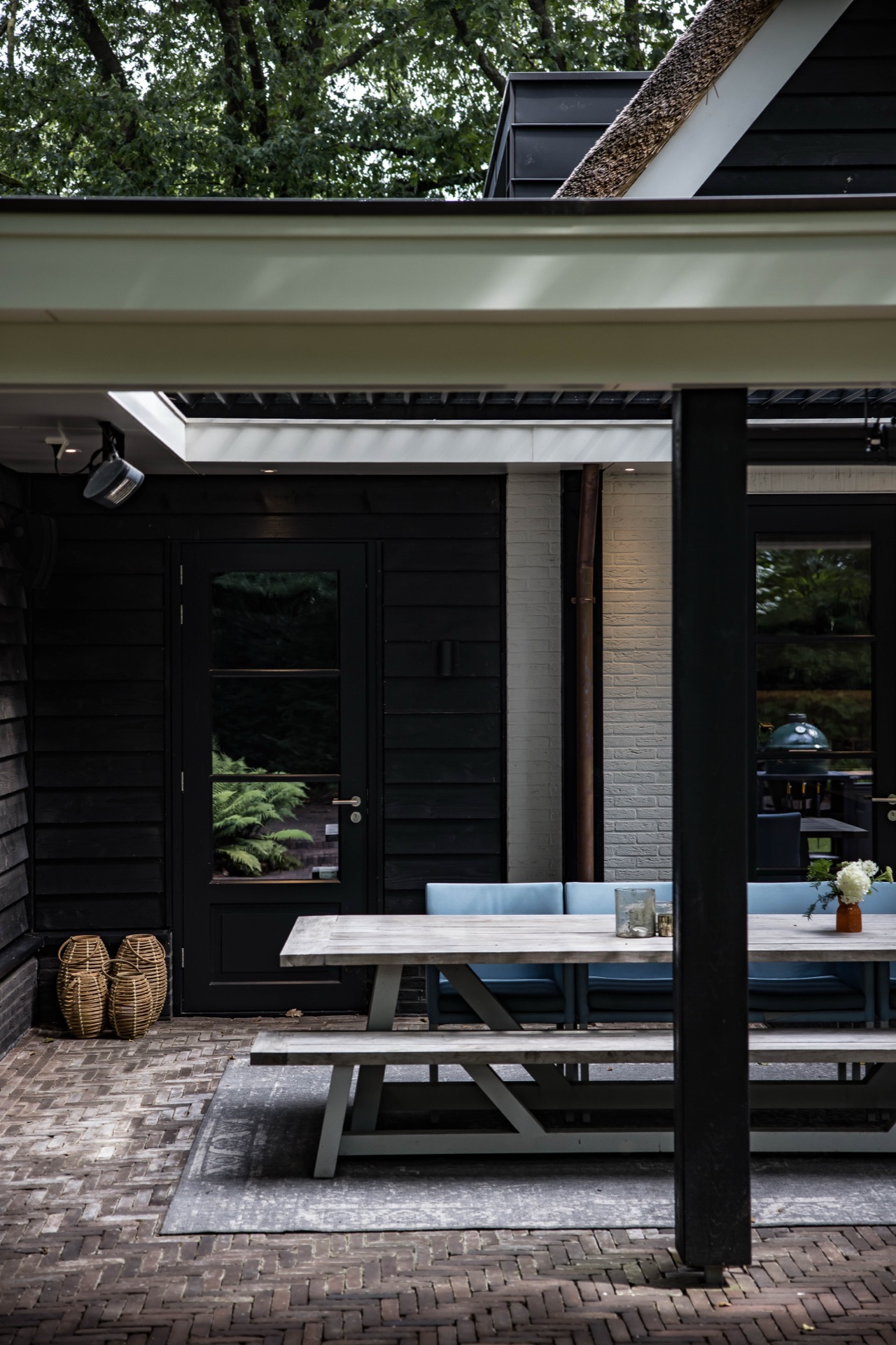 giardino con copertura: zona pranzo all'aperto sotto pergola moderna con giardino e vegetazione, Luxury, Design, Exclusive, Modern, Custom Made, Special, Beautiful