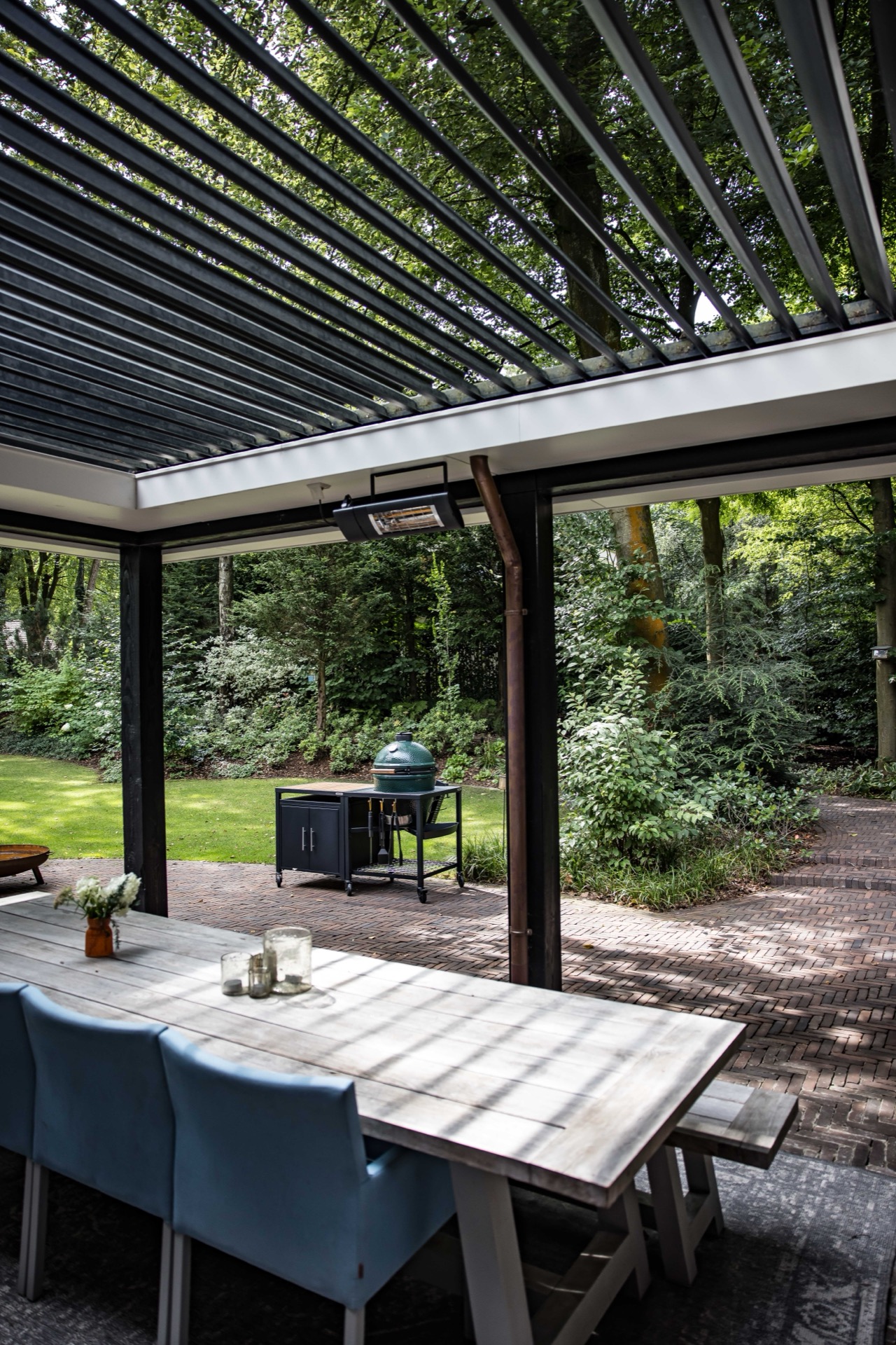 giardino con copertura: tetto a lamelle nel giardino, vista di verde, cucina e zona pranzo all'aperto., Luxury, Design, Exclusive, Modern, Custom Made, Special, Beautiful