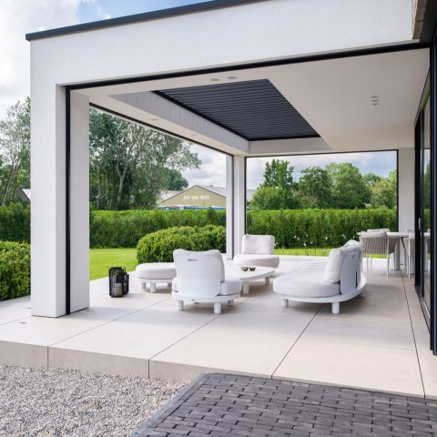 Livium louvredaken: luxe buitenleven met een moderne veranda