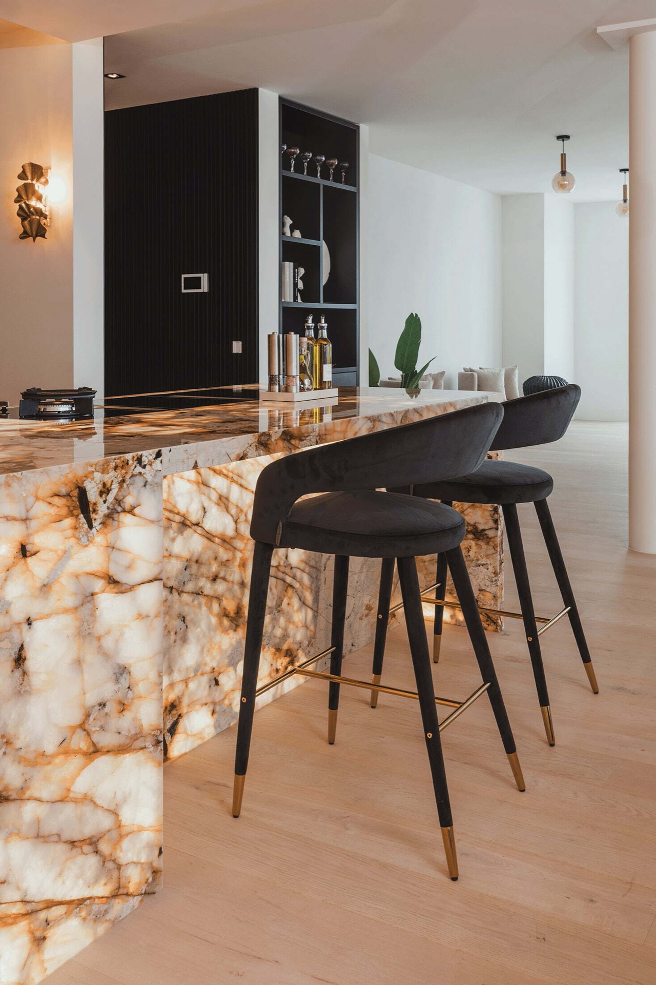 cucina moderna in marmo: decorazioni e accessori in soggiorno luminoso con molta luce naturale, Luxury, Design, Exclusive, Modern, Custom Made, Special, Beautiful