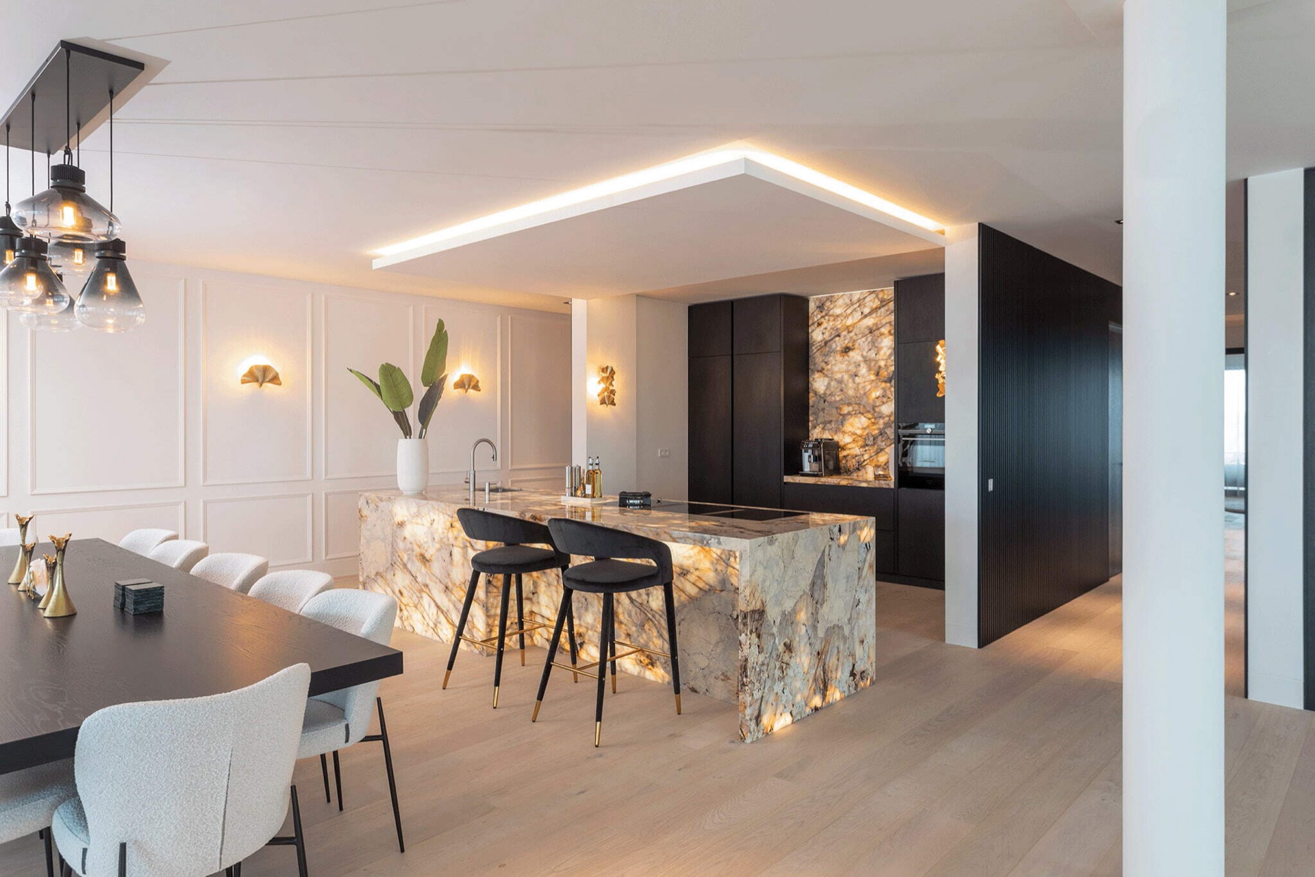 cucina moderna in marmo: dettaglio di piano in marmo con elettrodomestici e venature naturali, Luxury, Design, Exclusive, Modern, Custom Made, Special, Beautiful