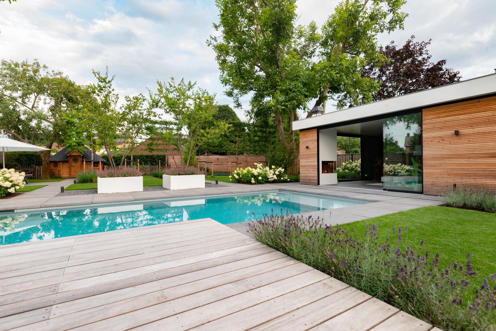 moderno progetto giardino: interno con vista alla piscina e giardino di sera, Luxury, Design, Exclusive, Modern, Custom Made, Special, Beautiful