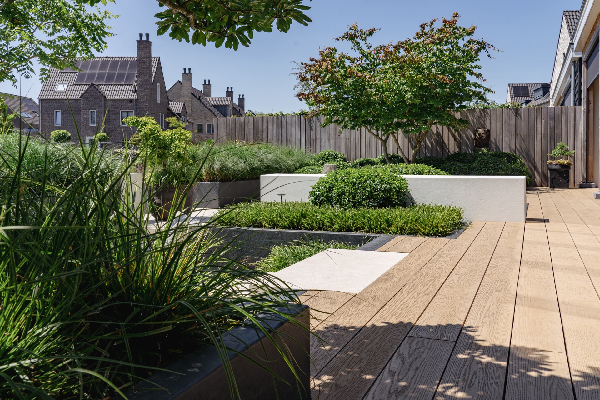 giardino moderno: giardino accogliente con zona relax, illuminazione e percorso, scena notturna suggestiva., Luxury, Design, Exclusive, Modern, Custom Made, Special, Beautiful