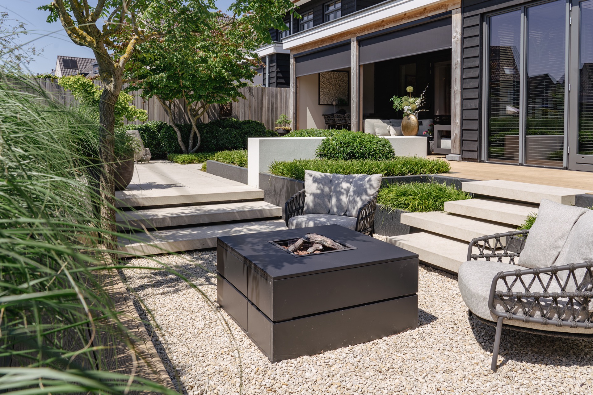 Giardino moderno con scalinate illuminate e area relax, piante e fuoco., Luxury, Design, Exclusive, Modern, Custom Made, Special, Beautiful